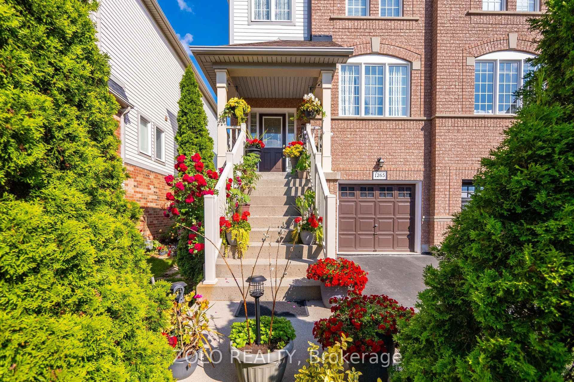 1265 Lamont Crescent photo 5