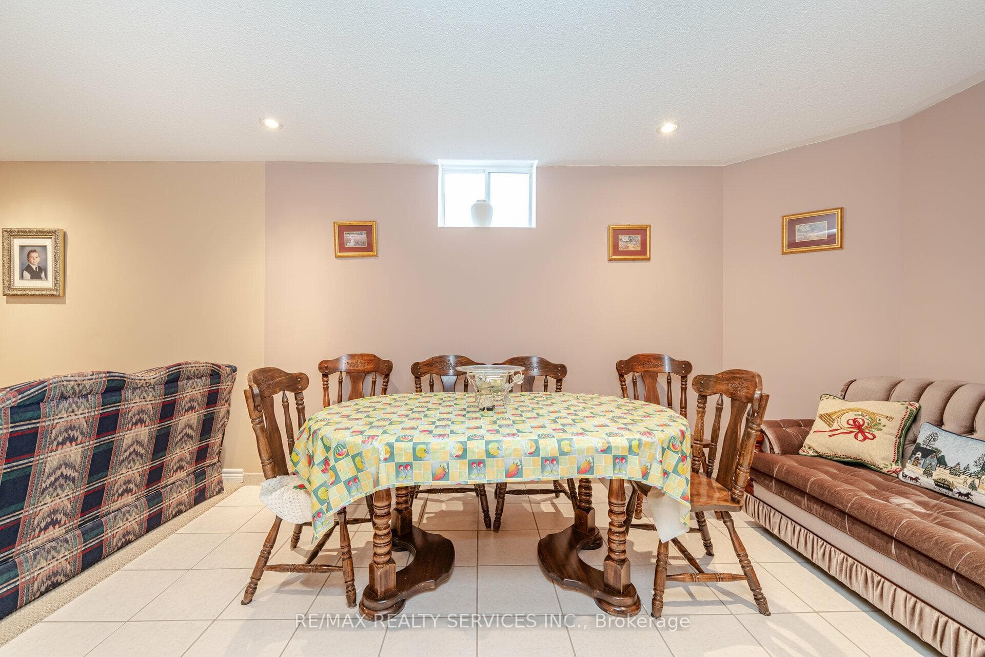 91 Hood Crescent photo 32