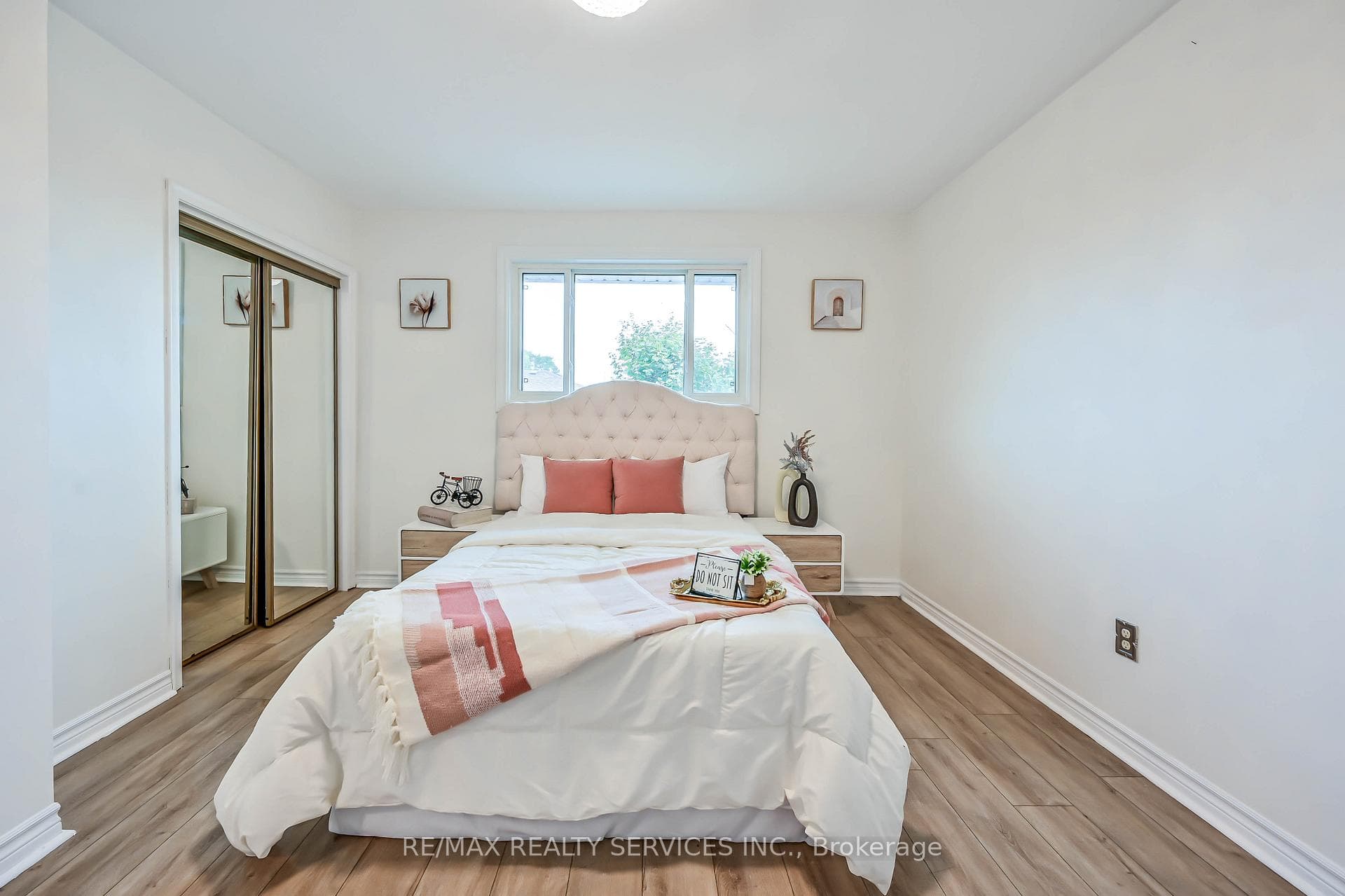 10 Windrush Crescent photo 26