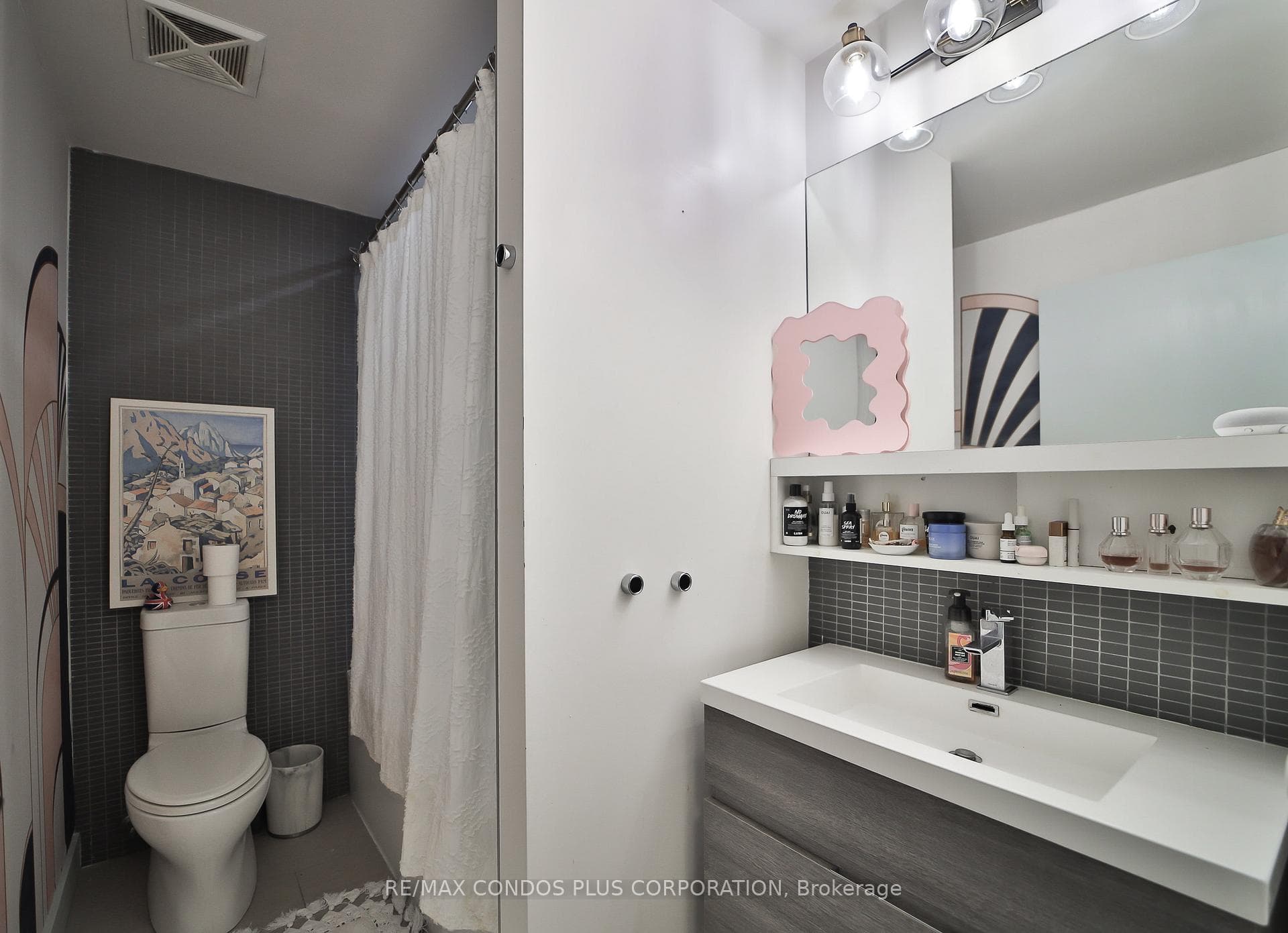 1239 Dundas Street Unit 206 photo 28