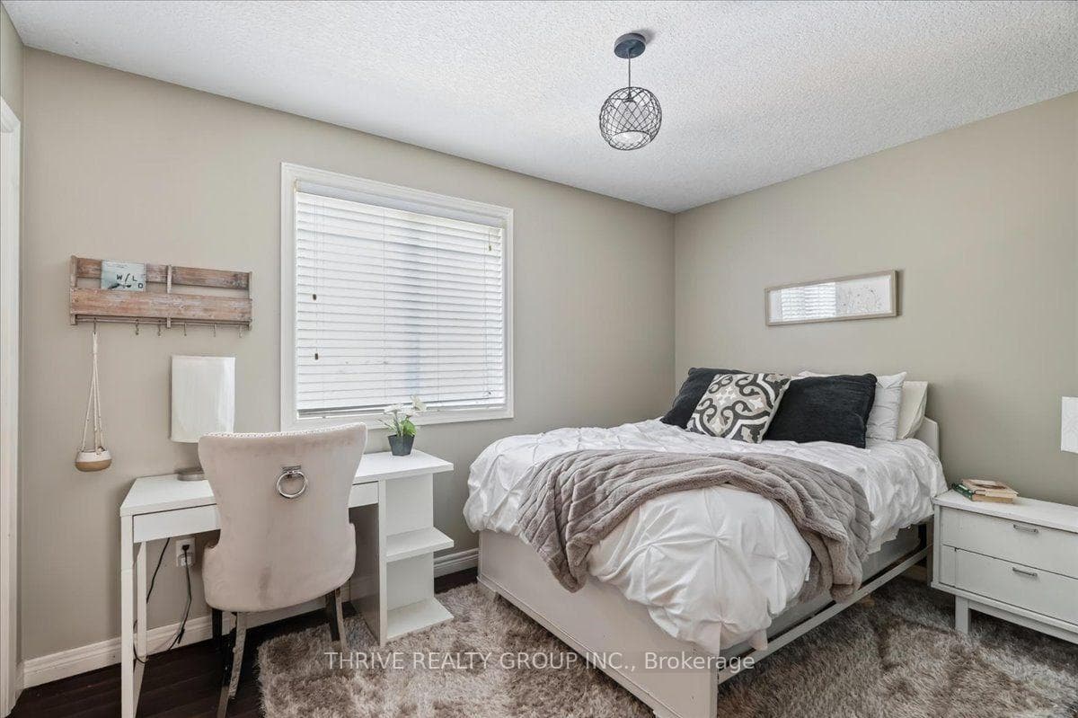 1571 Blackmaple Crescent photo 23