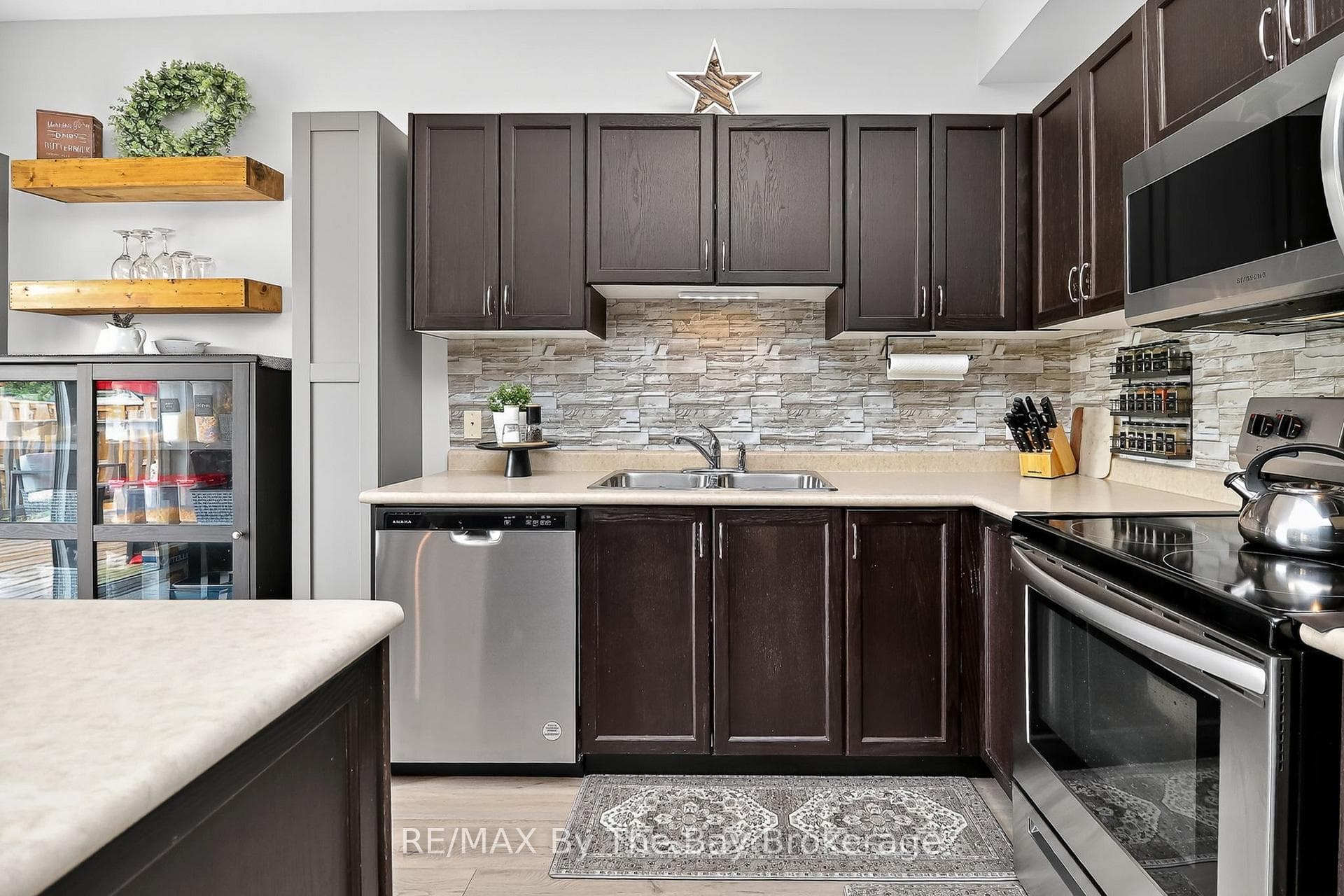 63 Robertson Street photo 18