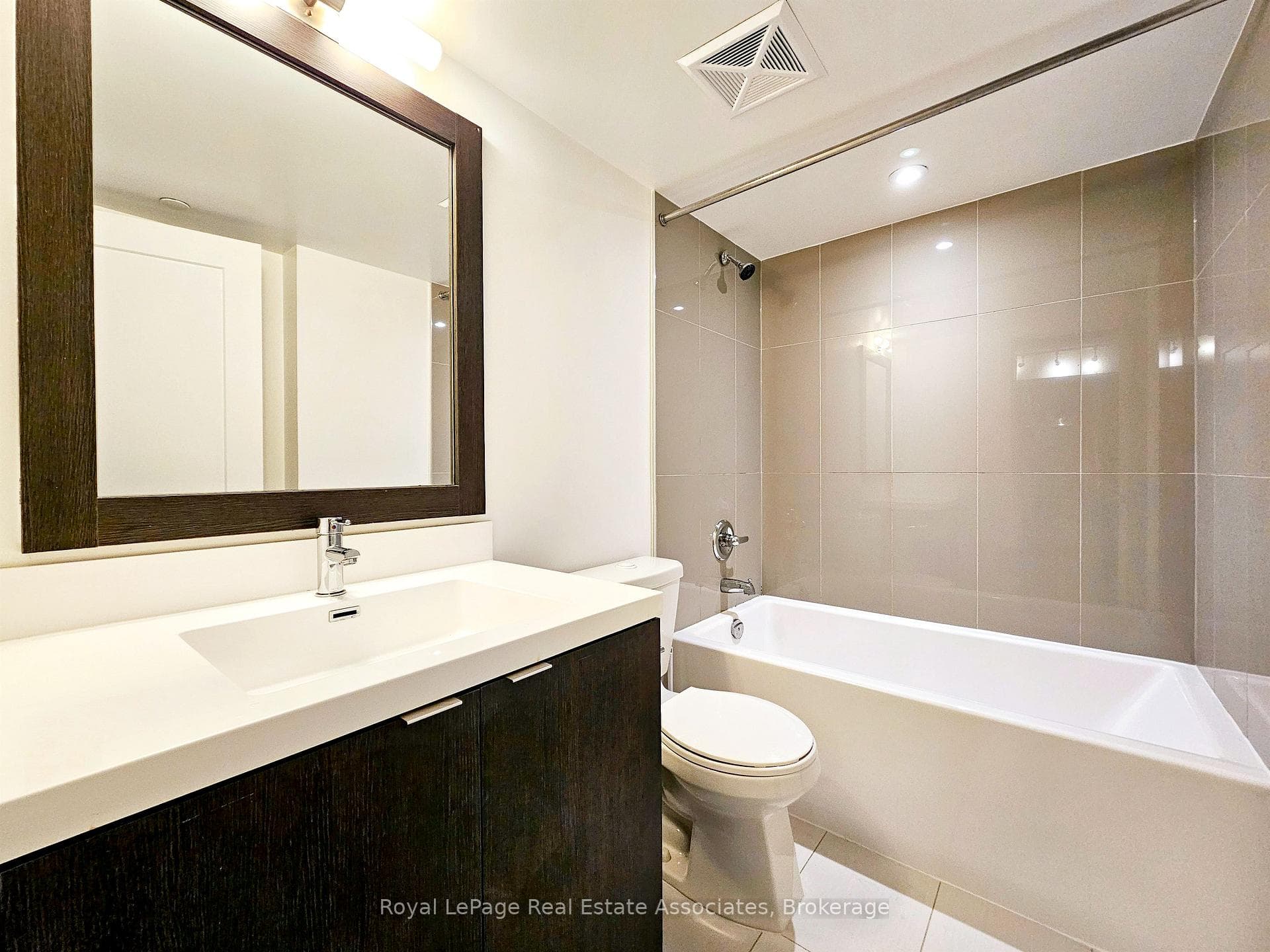 7 Mabelle Avenue Unit 905 photo 10