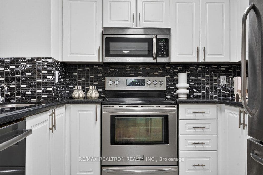 3 Ellesmere Street Unit 326 photo 11