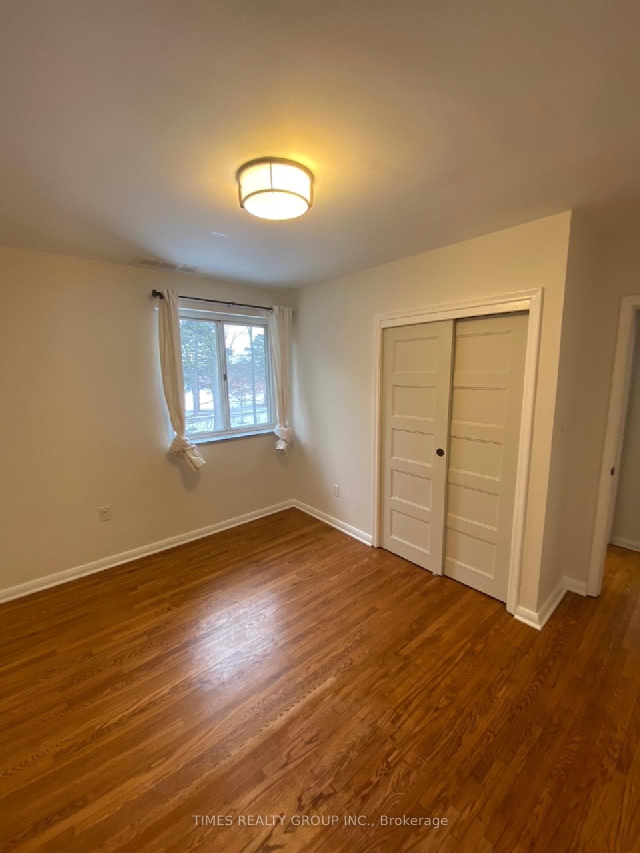 52 Langbourne Place photo 9