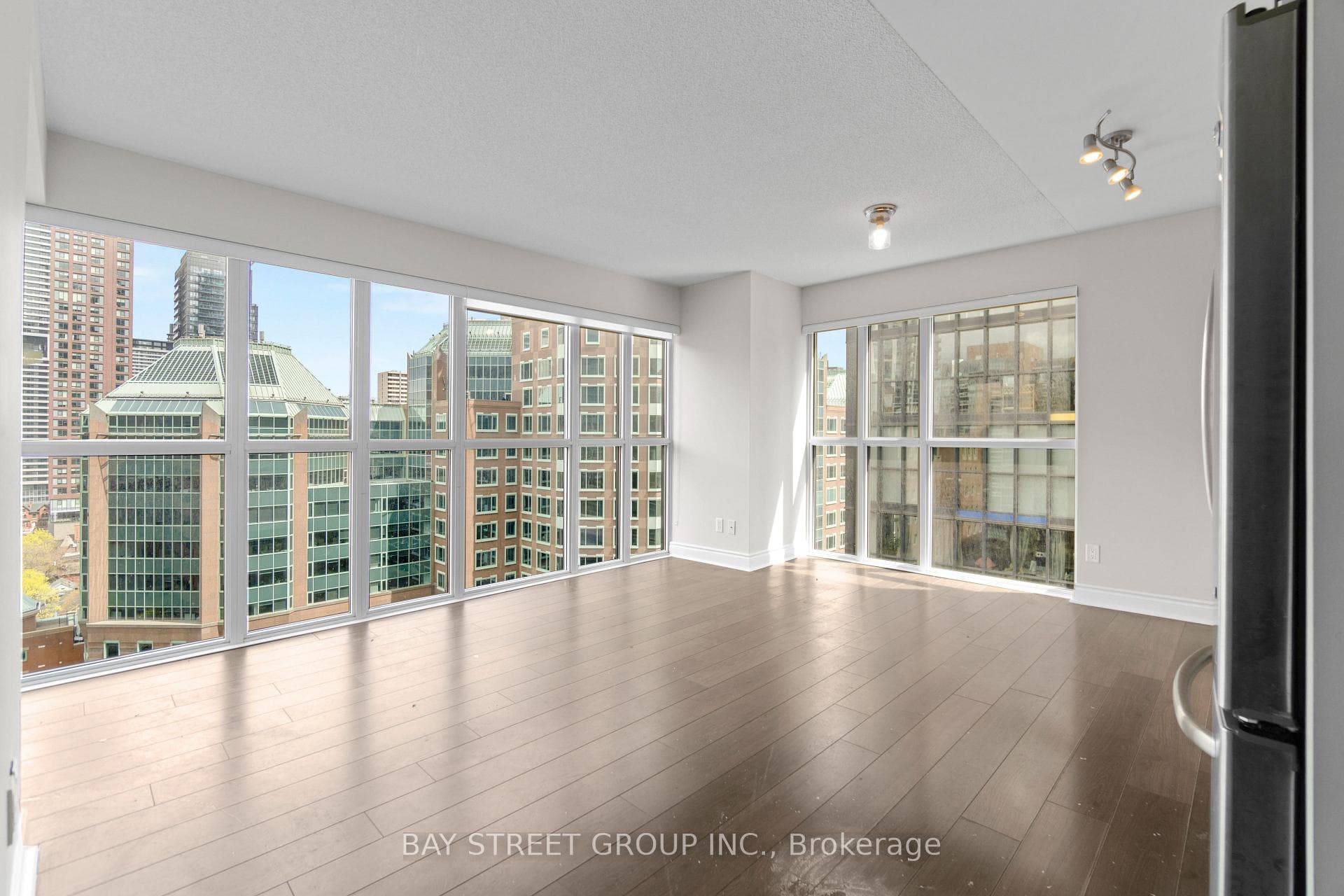 28 Ted Rogers Way Unit 1502 photo 8