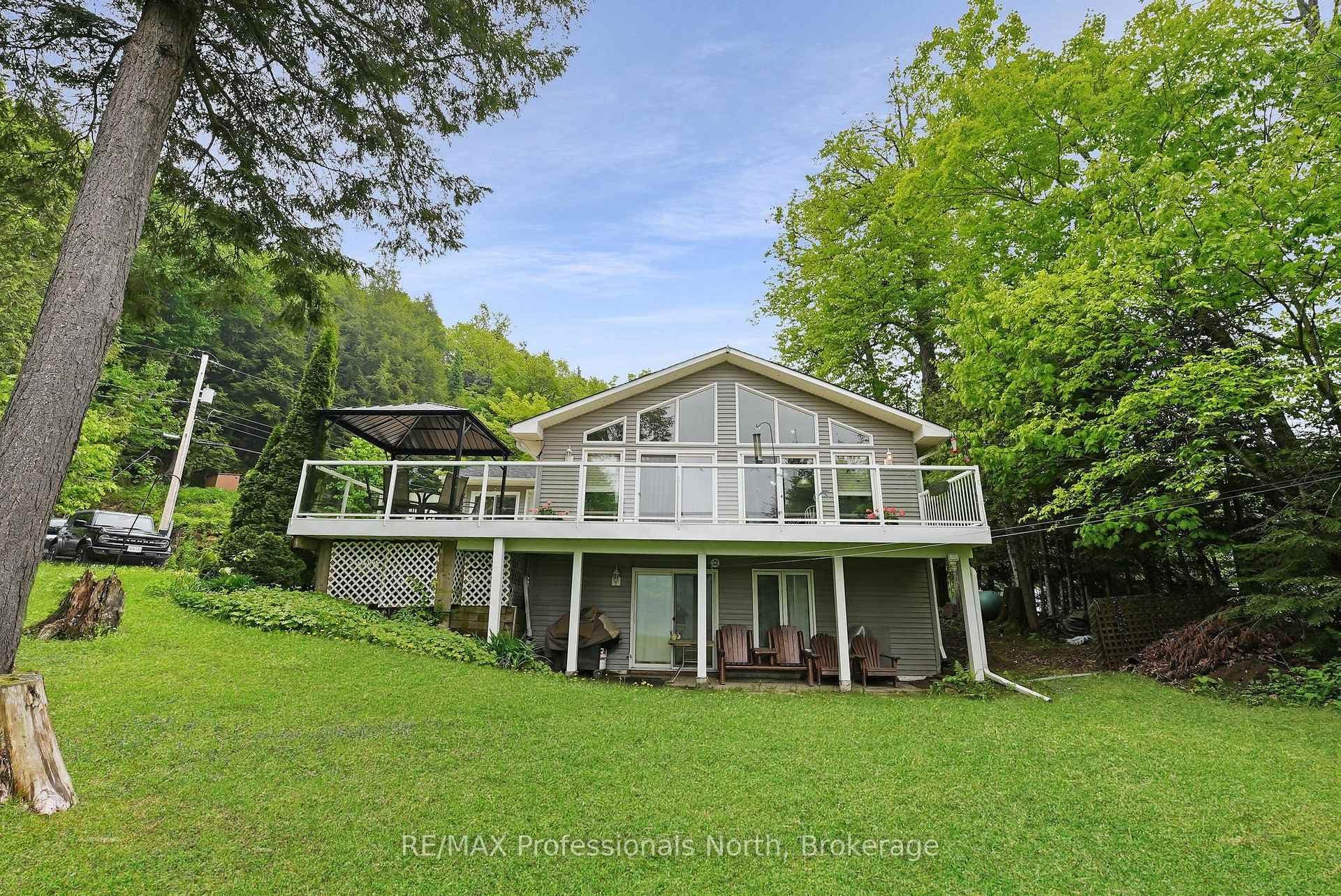 1093 Comak Crescent photo 7