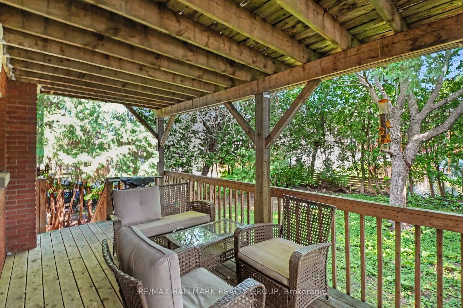 657 Golden Avenue photo 27