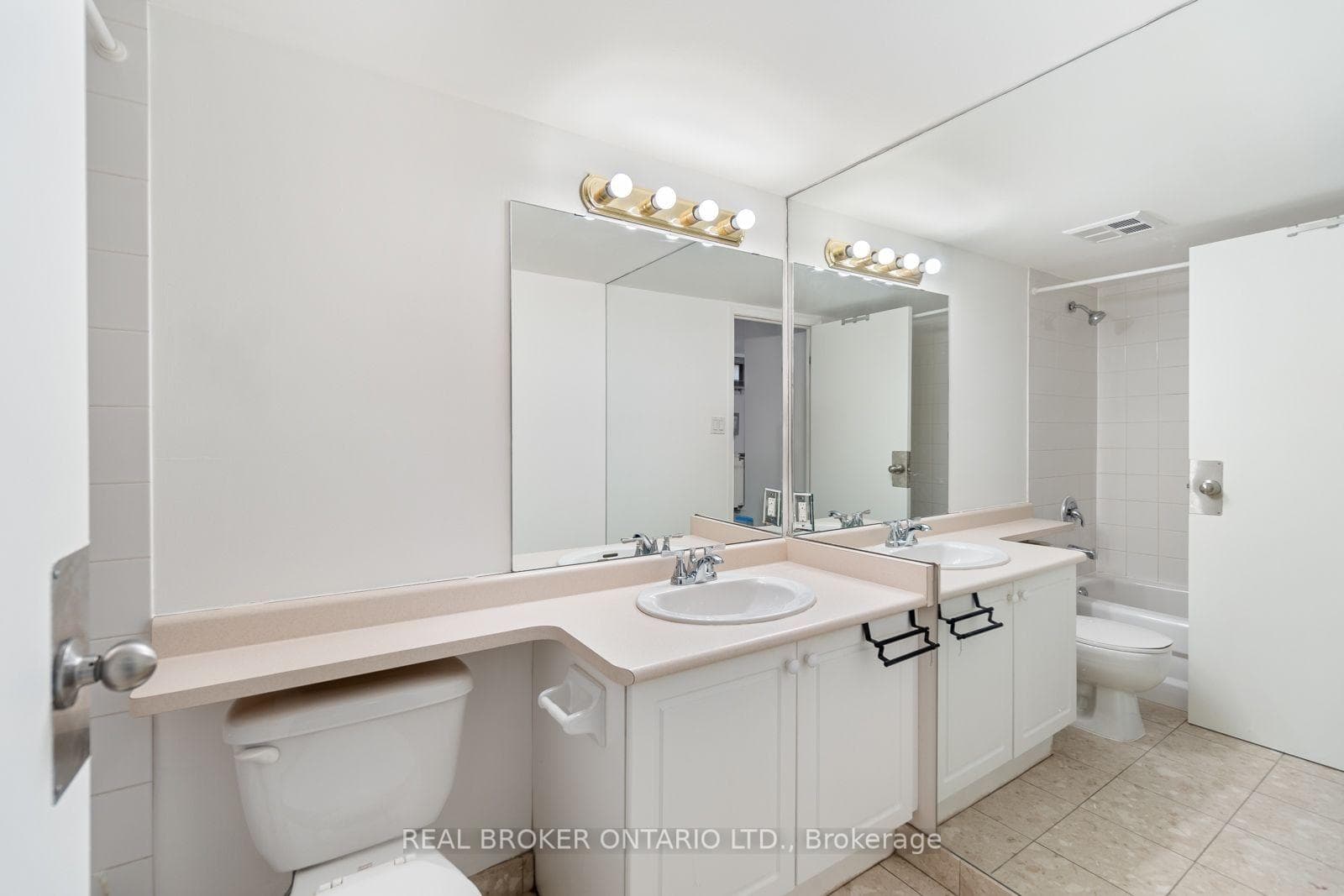 650 Queens Quay Unit 915 photo 20