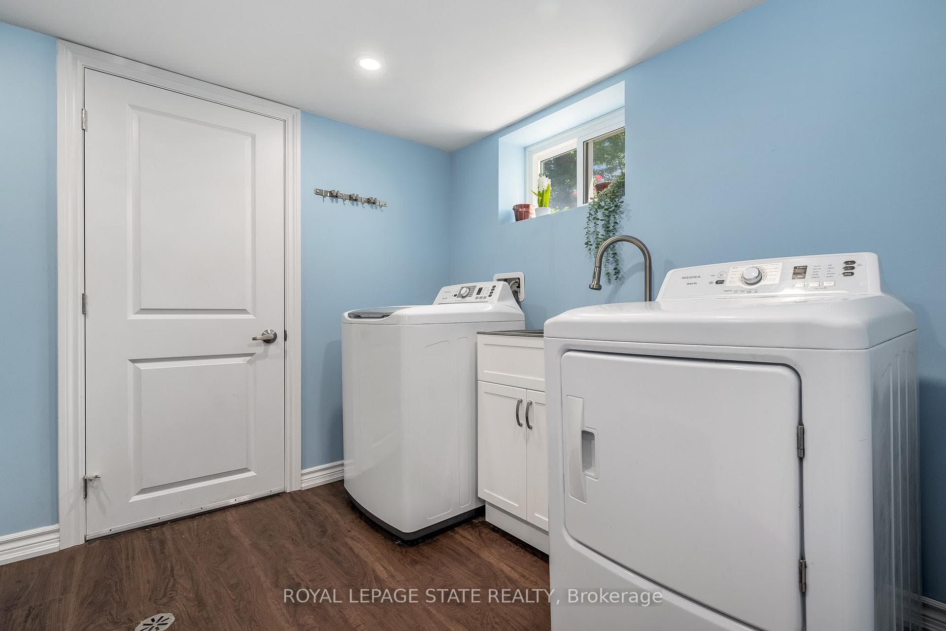 126 Queensdale Avenue photo 24