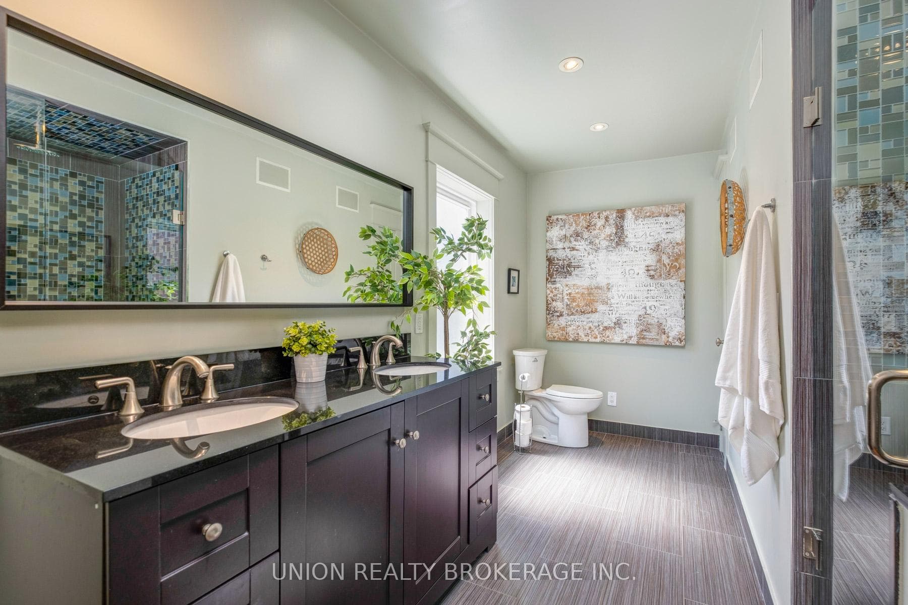 10 Bertmount Avenue photo 25