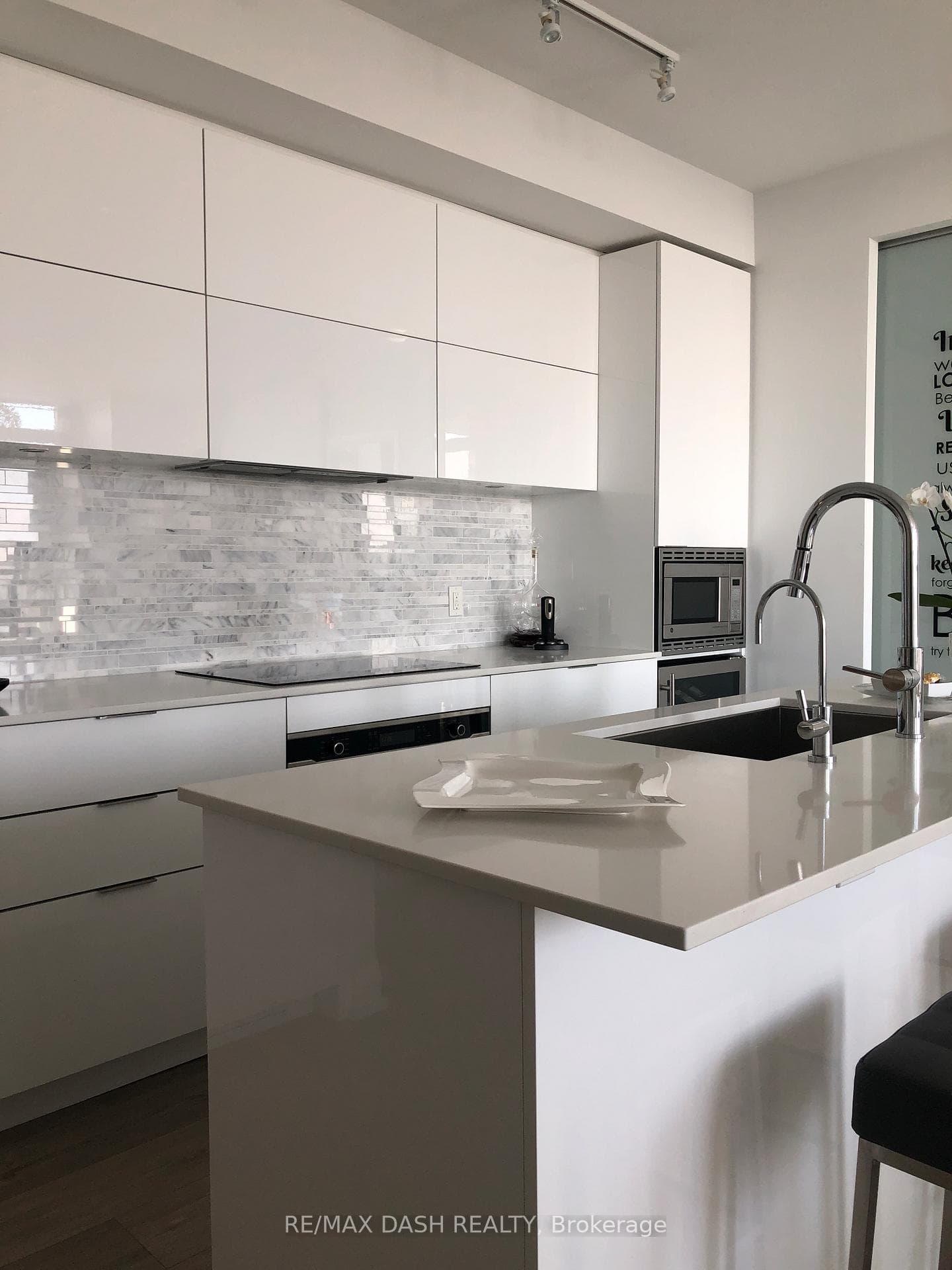 110 Marine Parade Drive Unit 204 photo 13