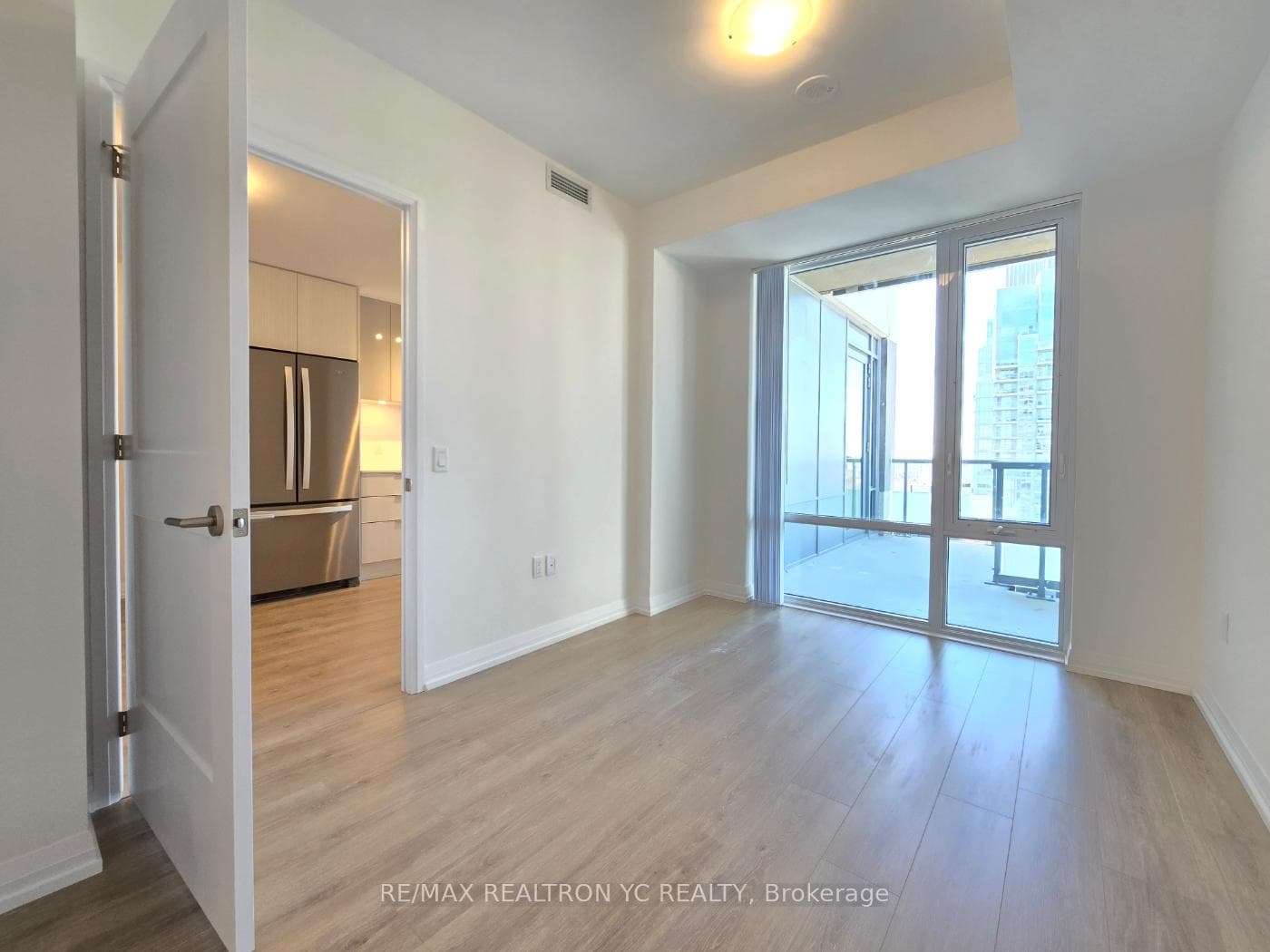 25 Holly Street Unit 2810 photo 1