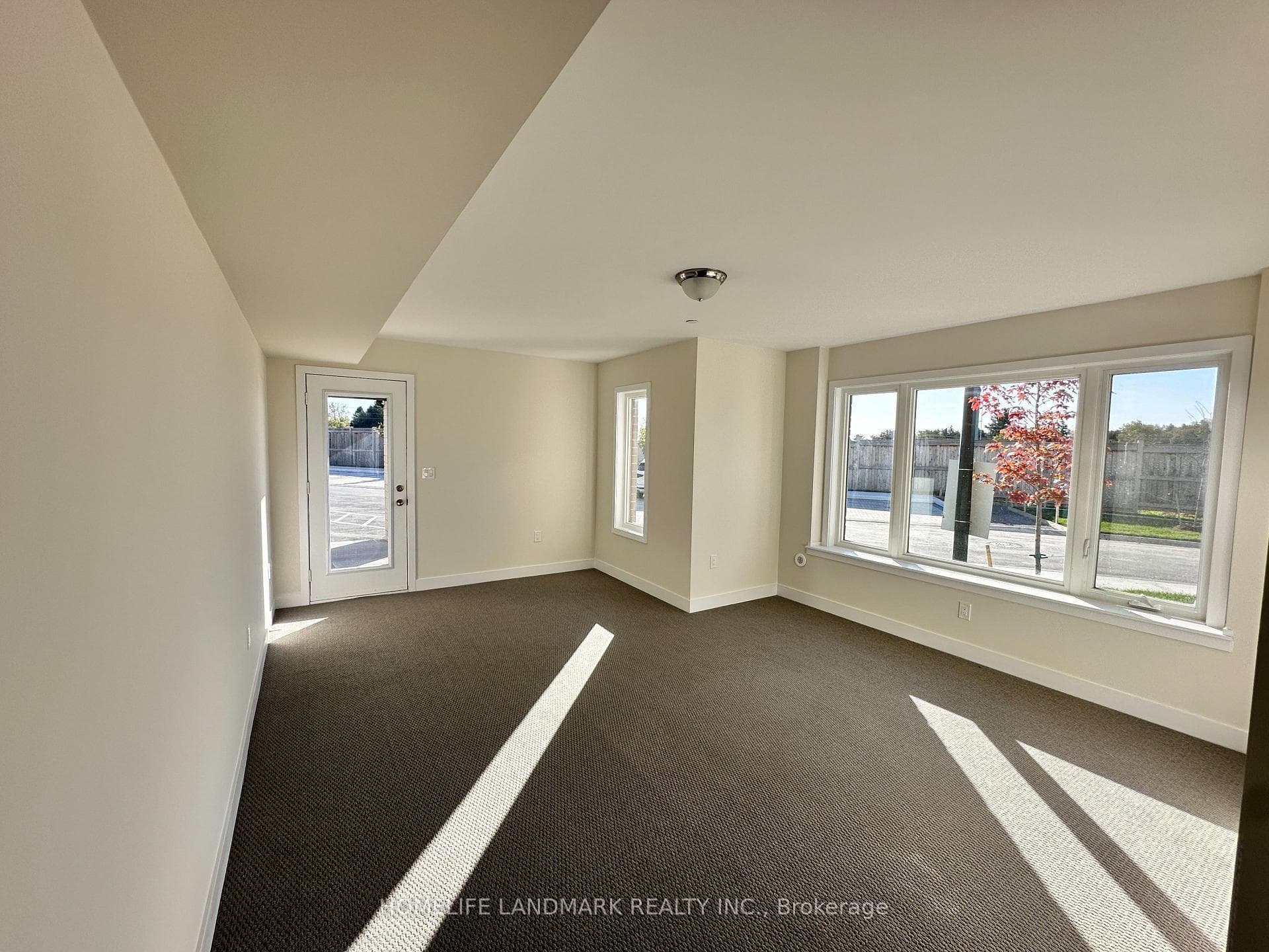 101 Credit Lane photo 6