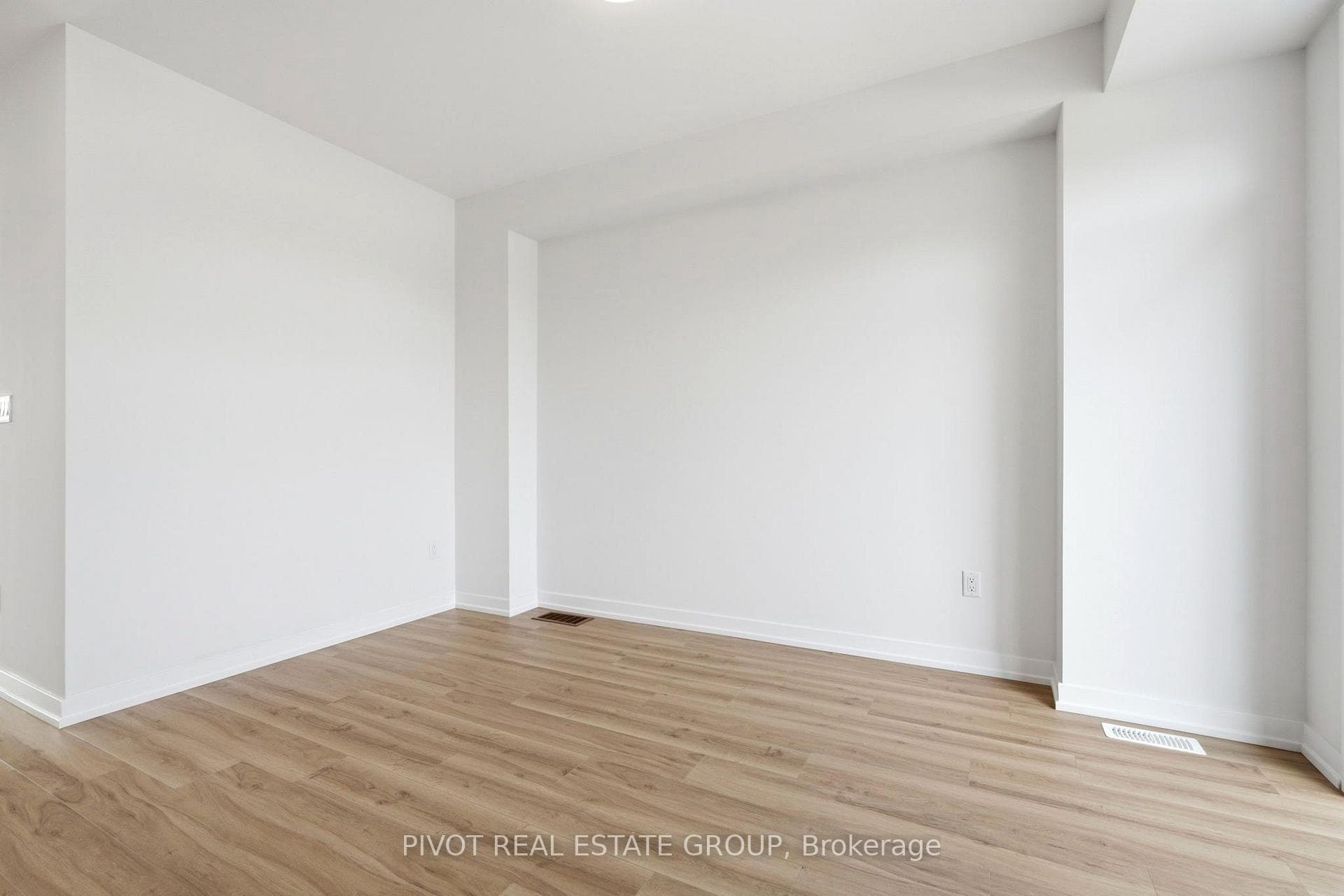 2752 Lawrence Avenue photo 20