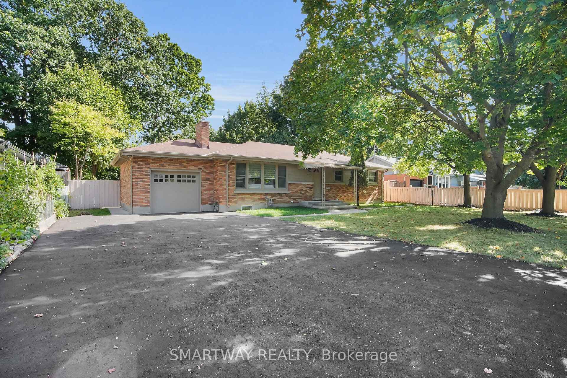 633 Donegal Drive photo 4