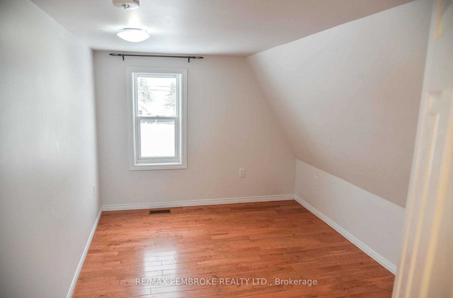 445 Boundary Road photo 22