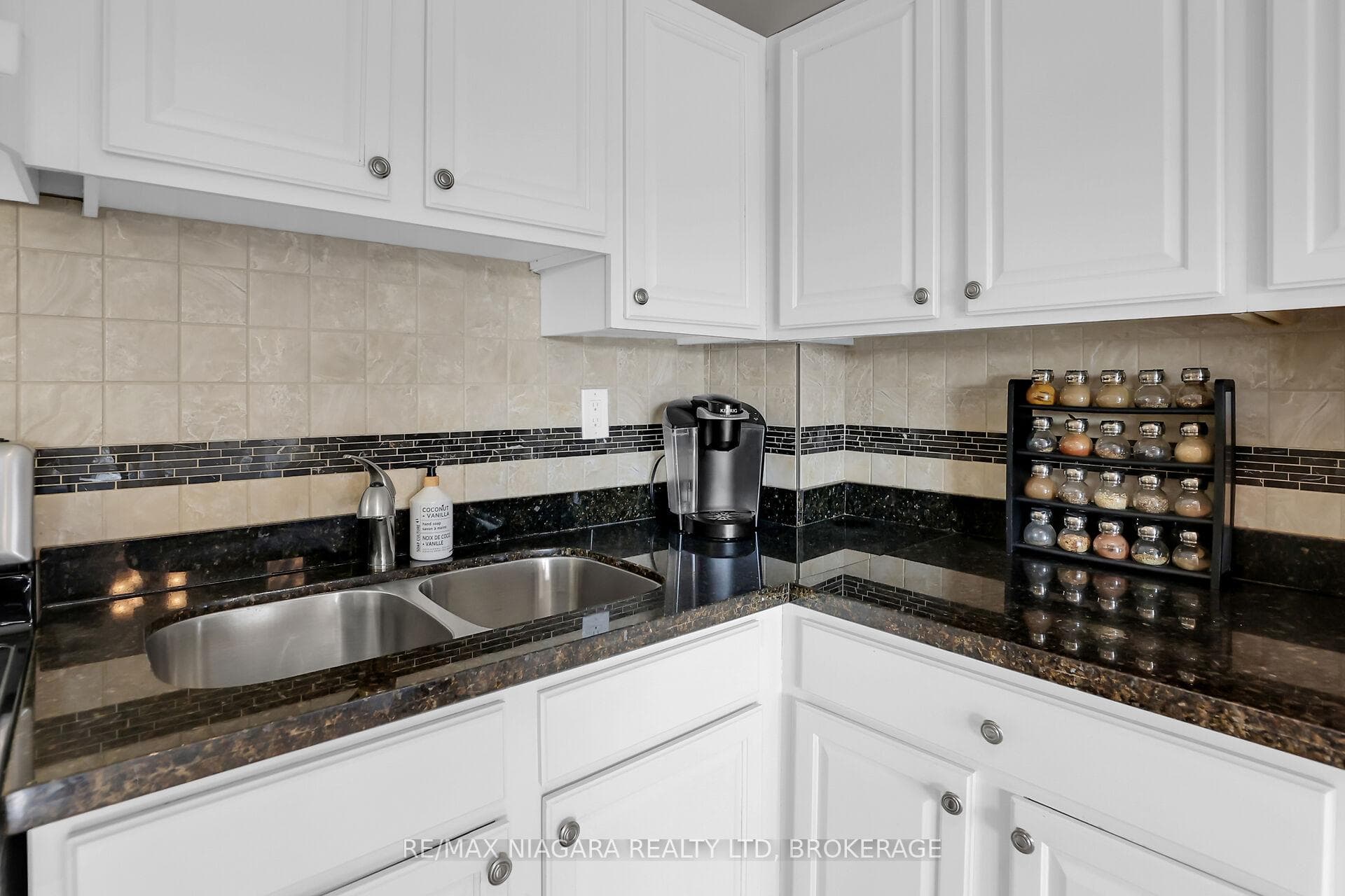242 Oakdale Avenue Unit 202 photo 5