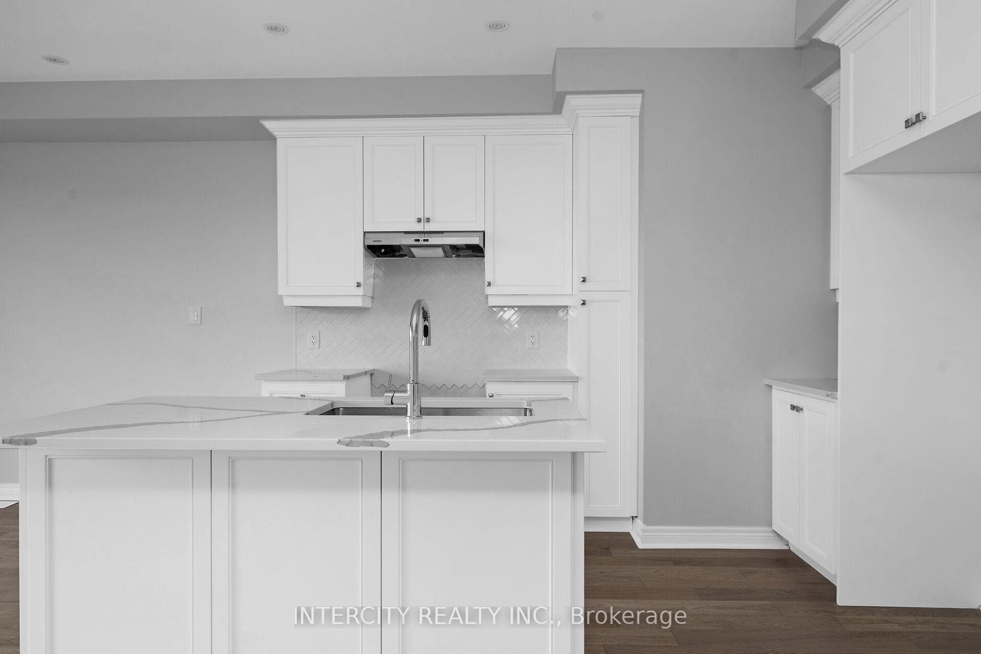 184 Mumbai Drive photo 9
