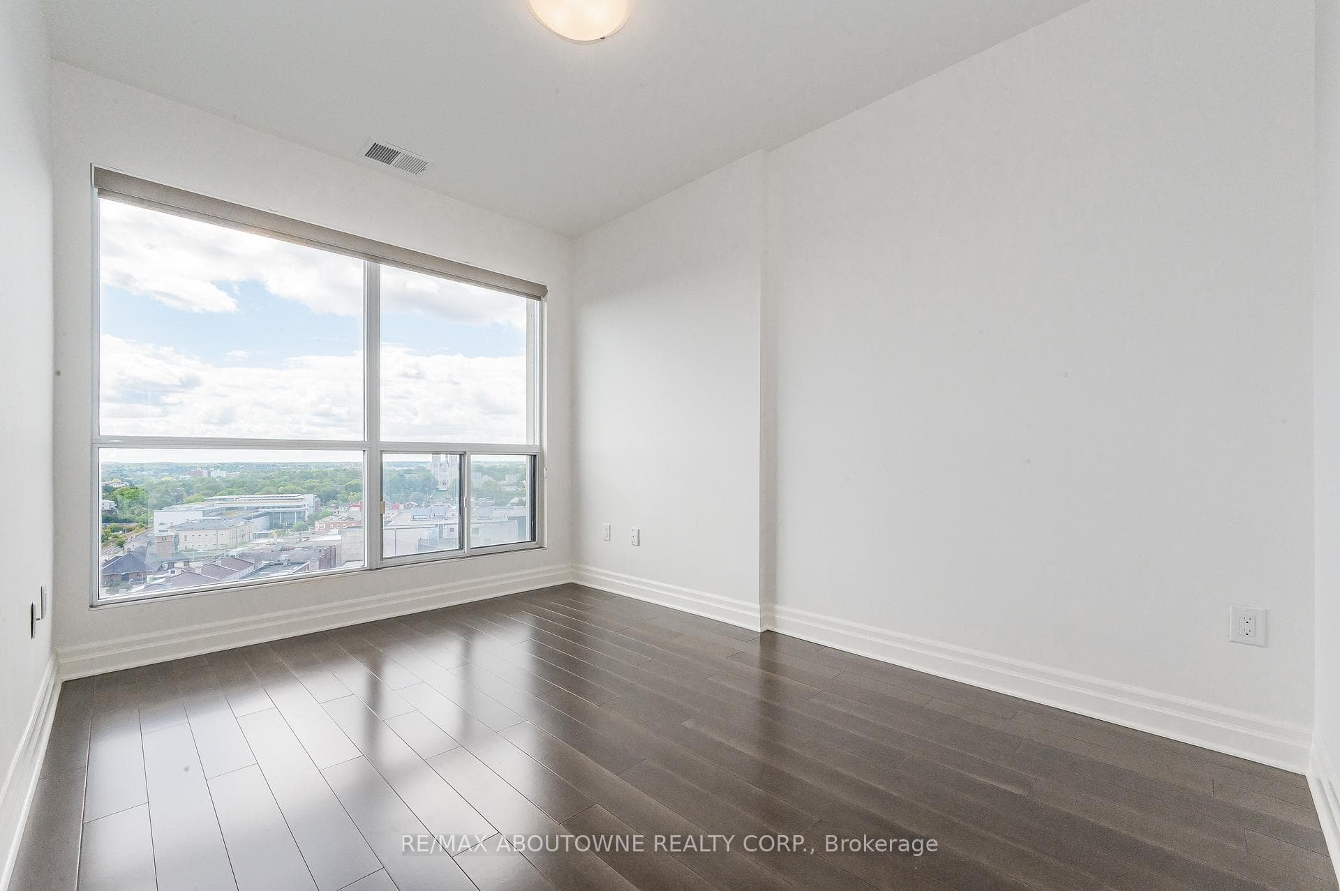 160 Macdonell Street Unit 1608 photo 8