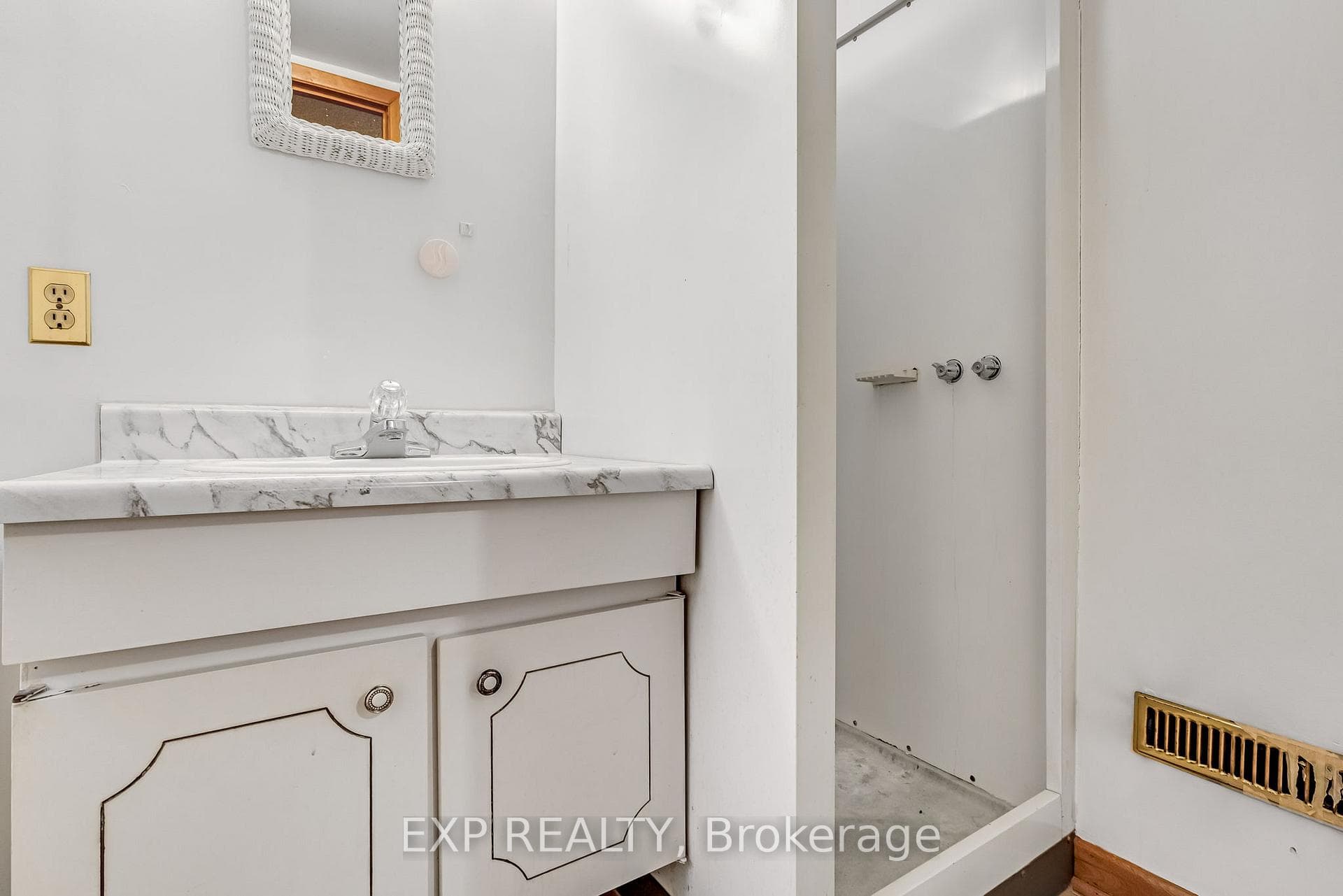 73 Alayne Crescent photo 32