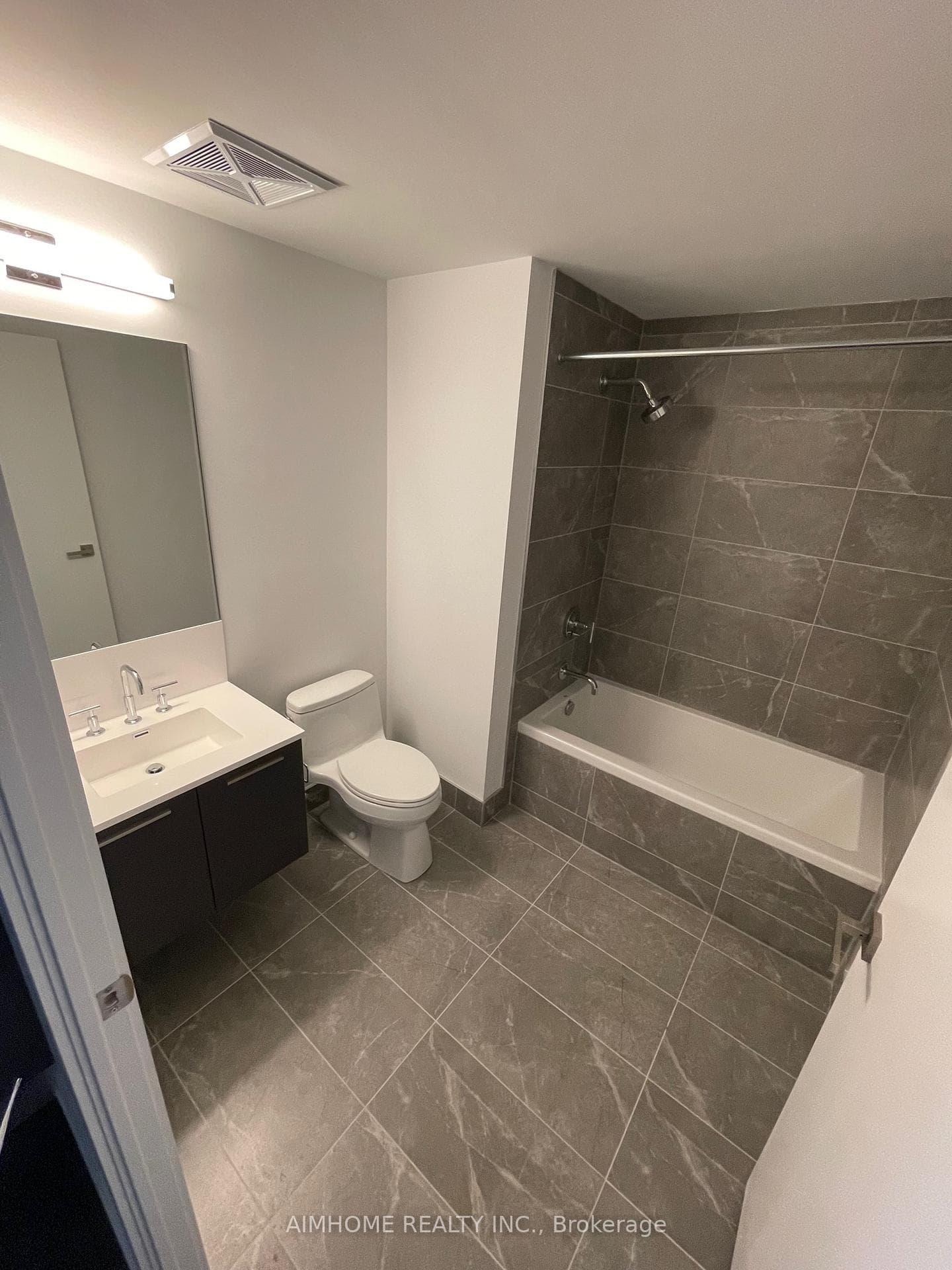 3 Gloucester Street Unit 3609 photo 4