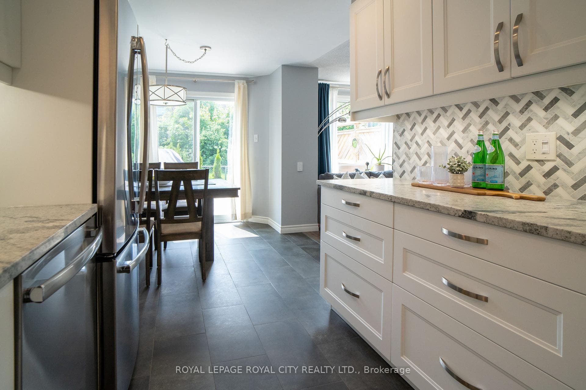 228 Tait Crescent photo 21