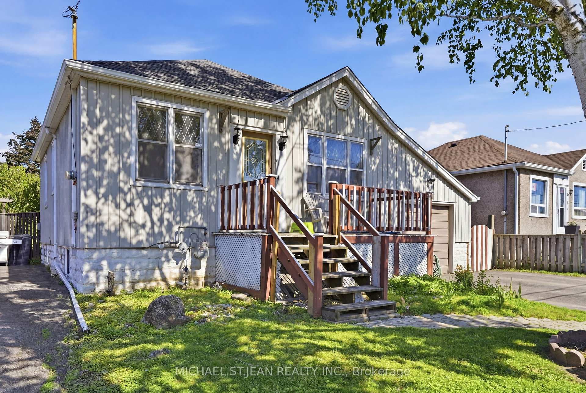 139 Adeline Avenue photo 2