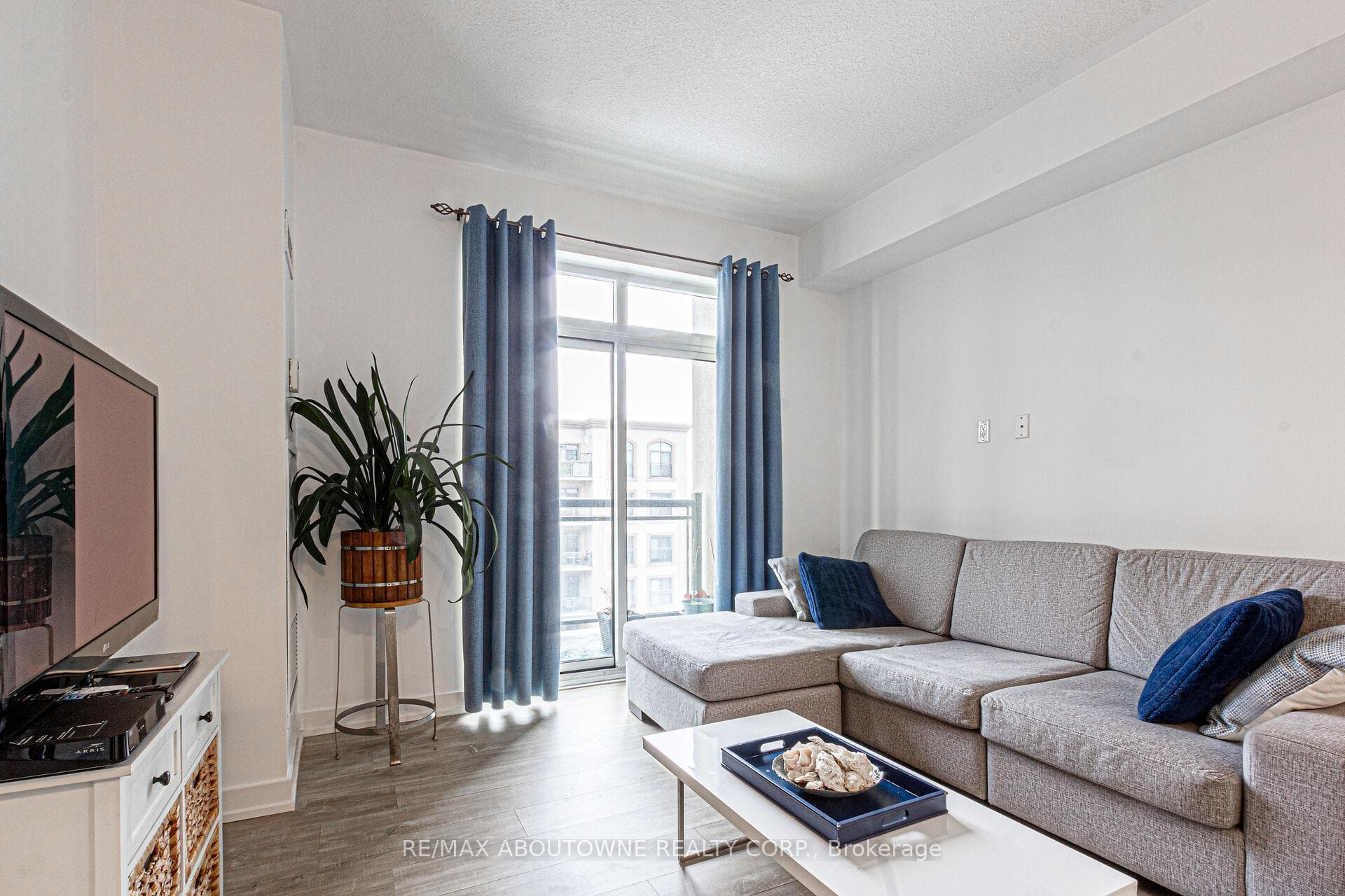 2486 Old Bronte Road Unit 703 photo 9