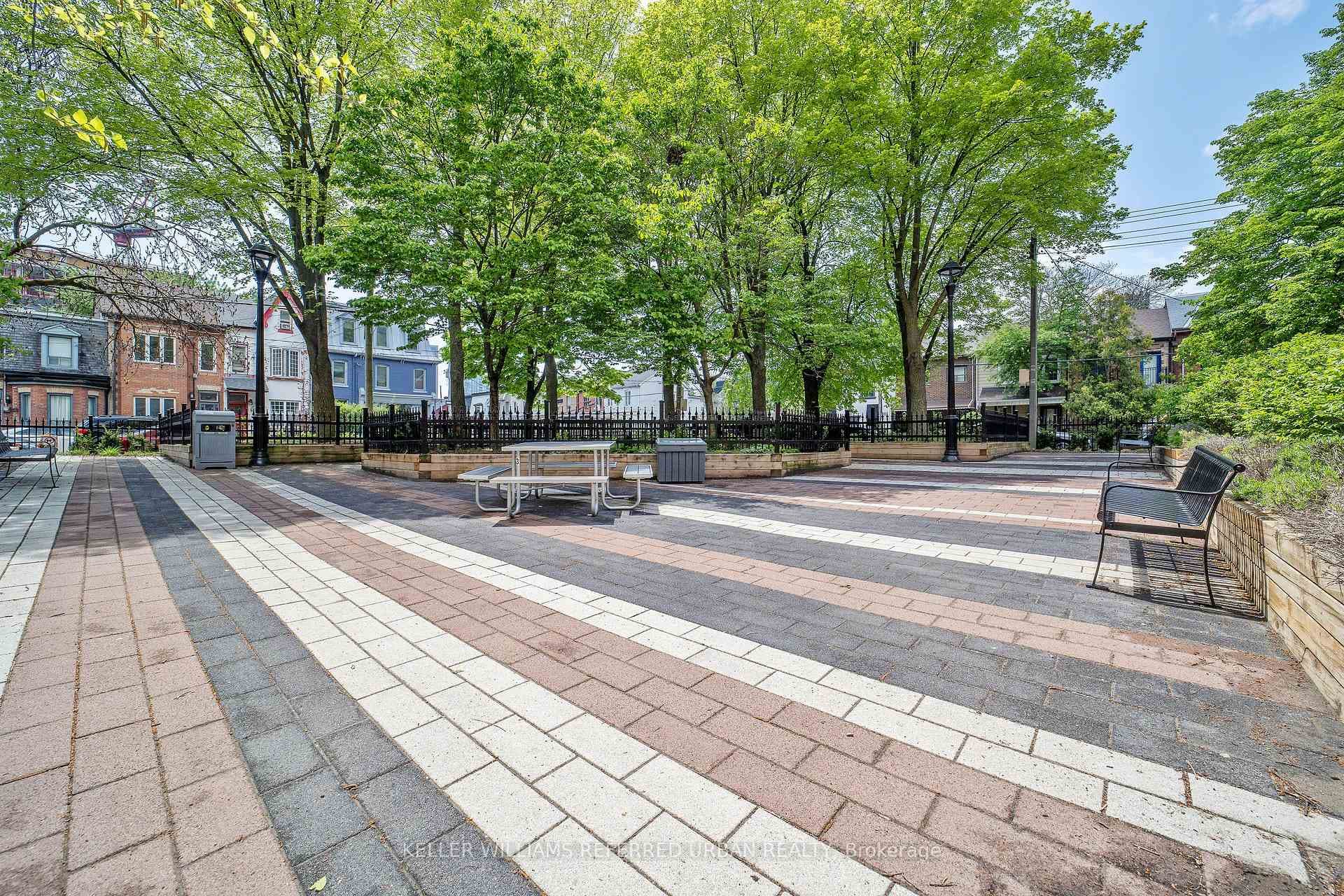 Corner Parkette