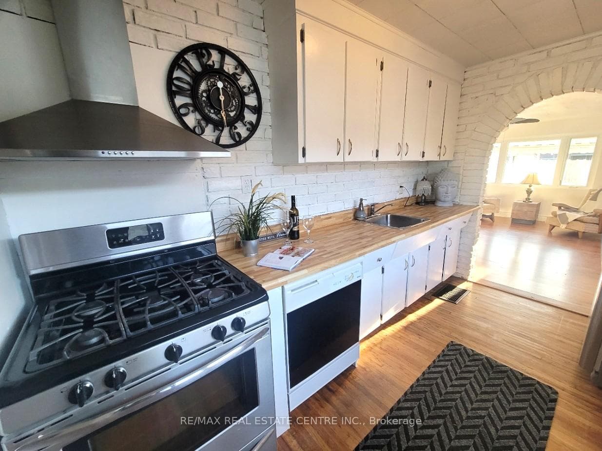 146 Whitley Street photo 20