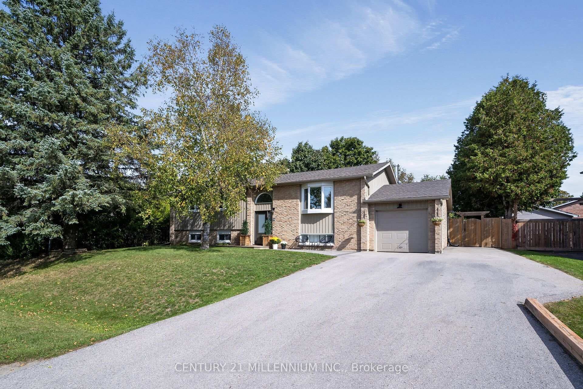 Welcome to 3 Currie Road in Hillsburgh