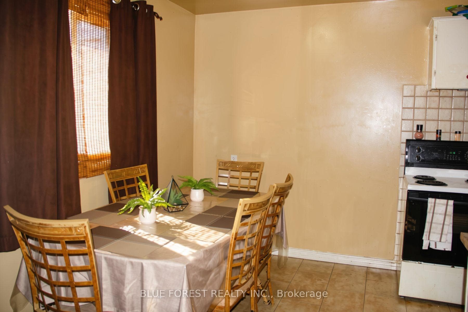 187 Boullee Street photo 2