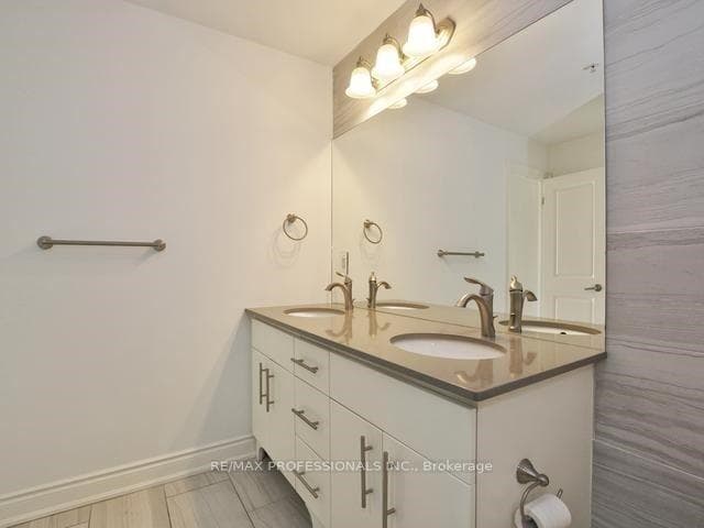 205 Lakeshore Road Unit 210 photo 18