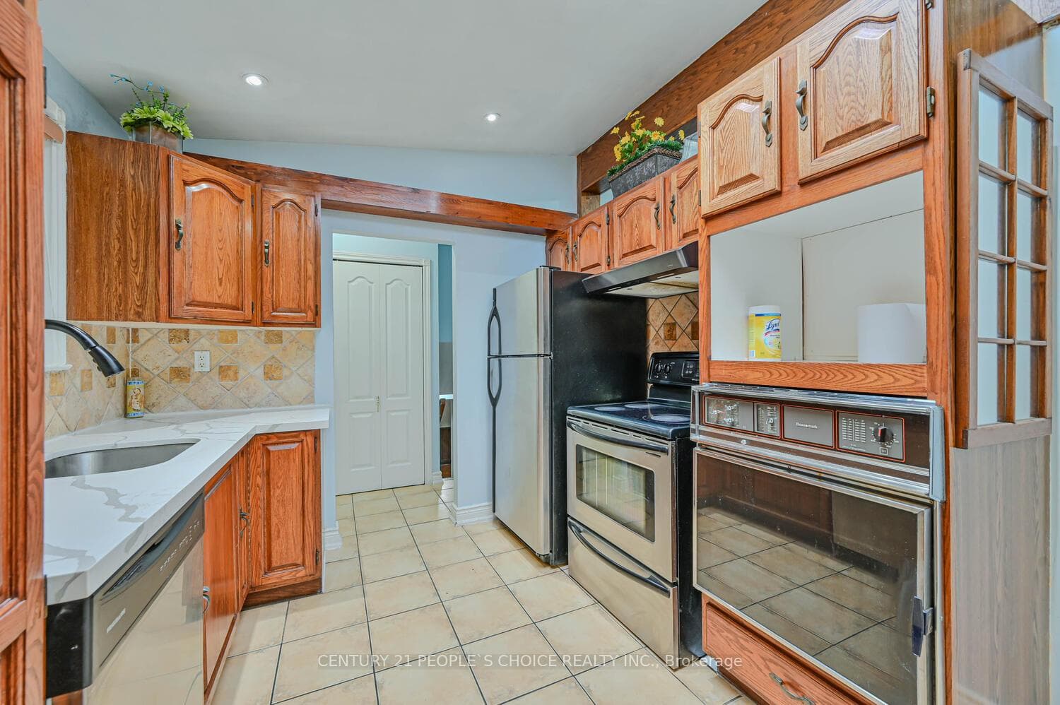 11 Checker Court photo 18