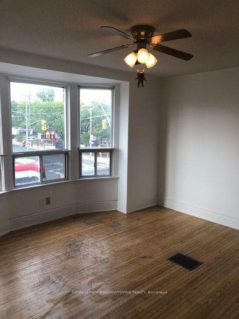 1211 College Street Unit Upper photo 18
