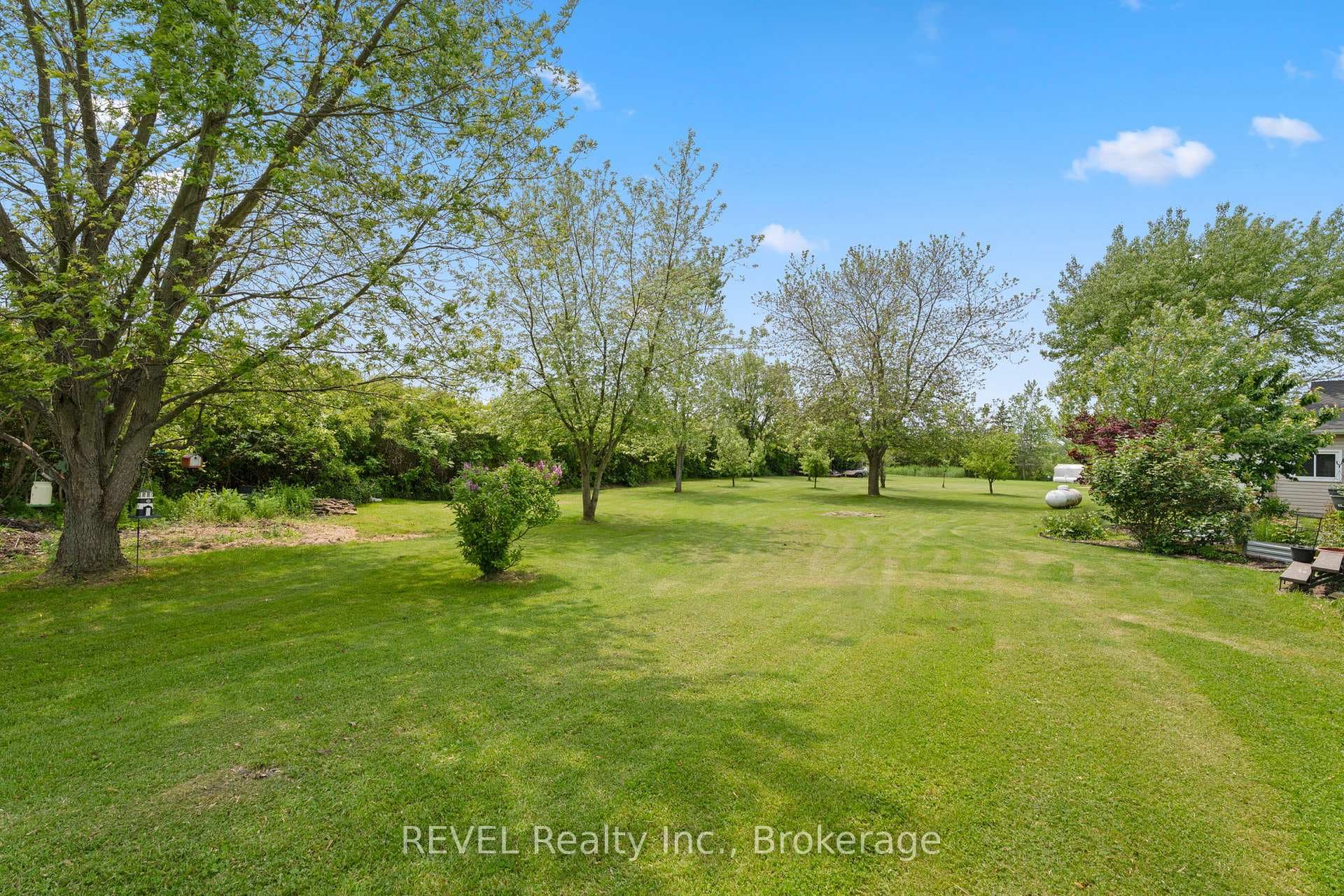 717 Riverside Drive photo 8