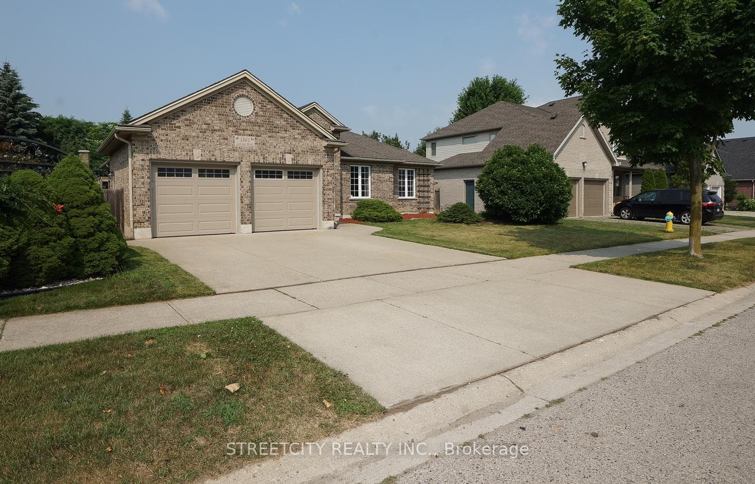 1861 Louise Boulevard photo 2