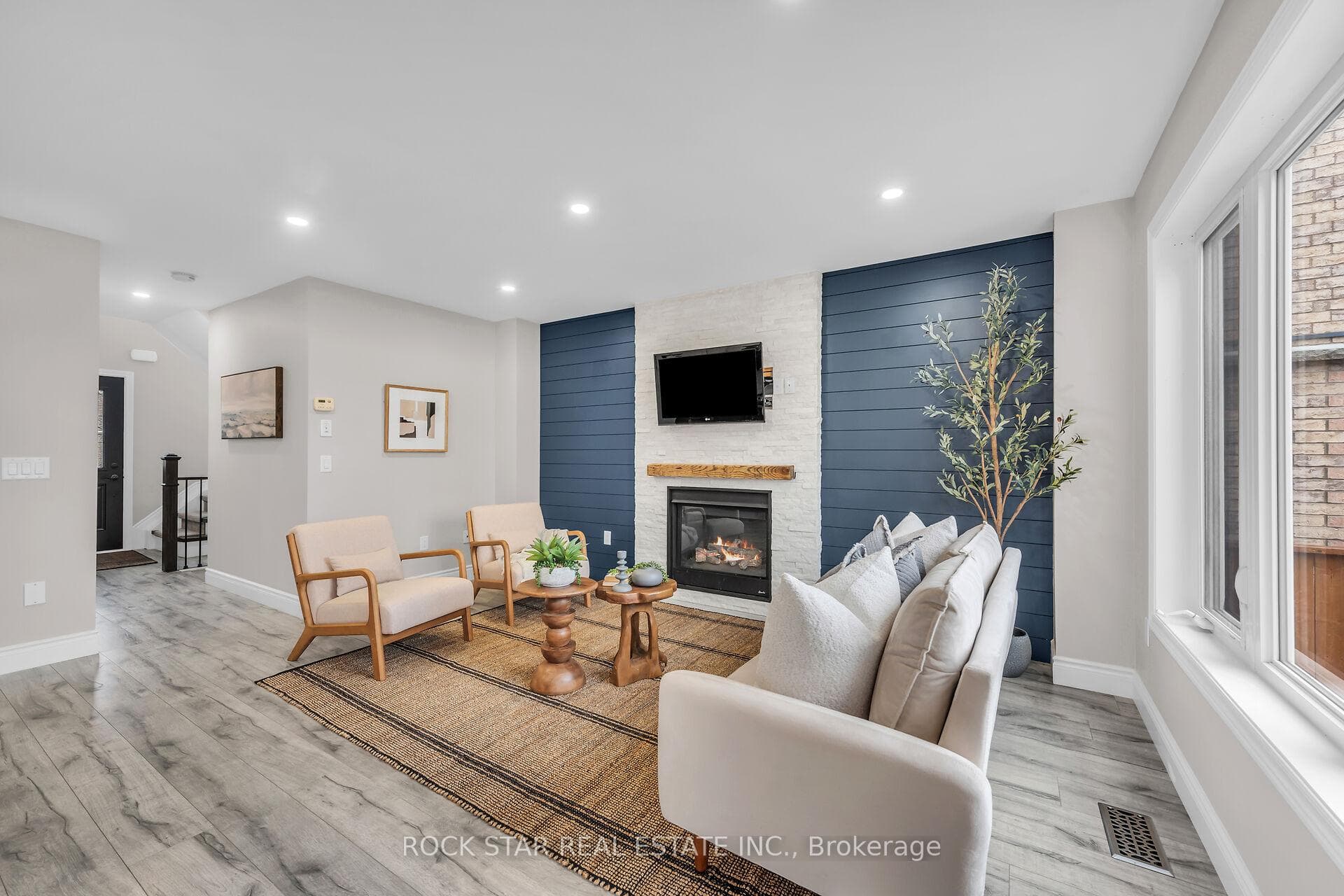 573 Baldwin Crescent photo 12
