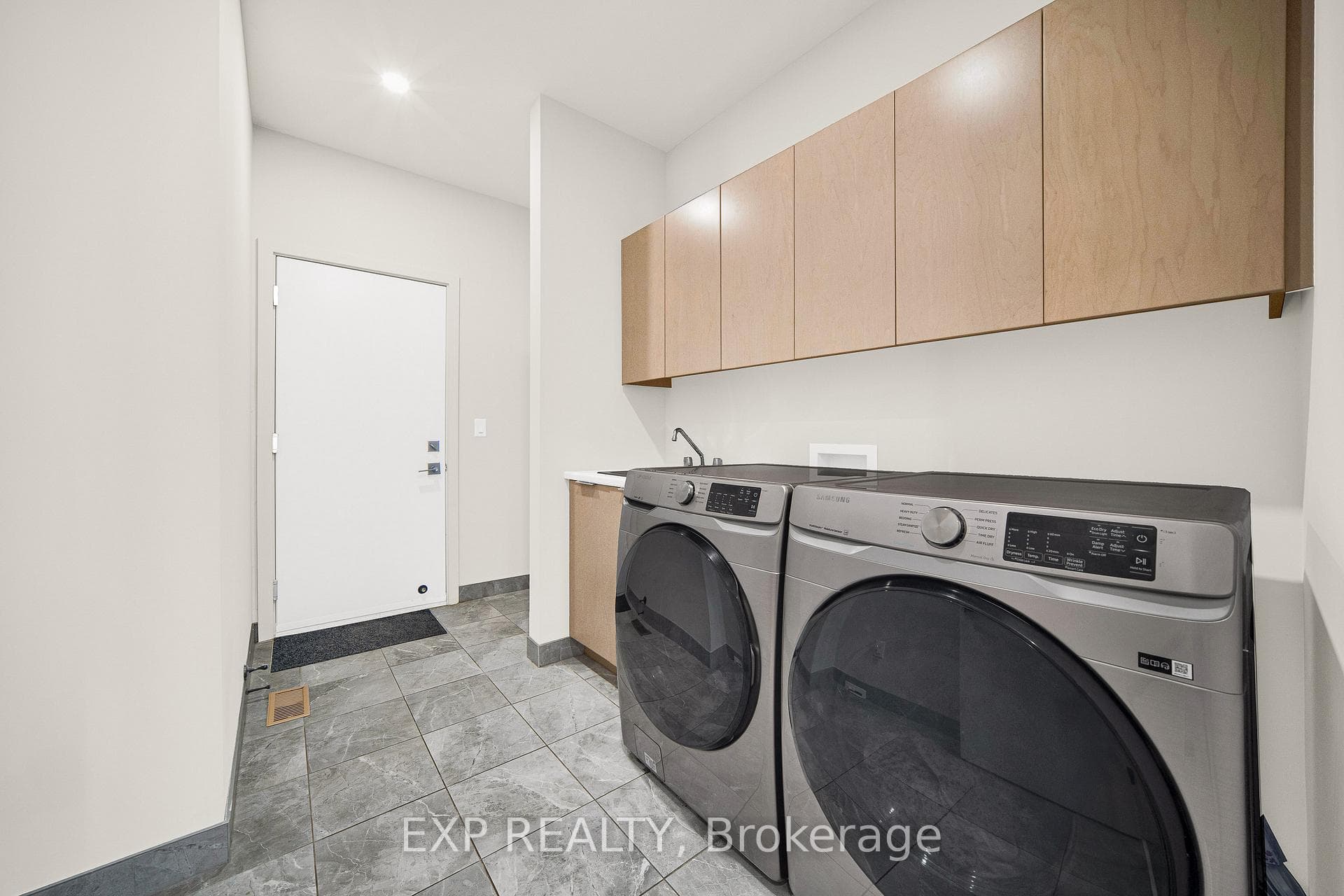 708 Wooler Place photo 22
