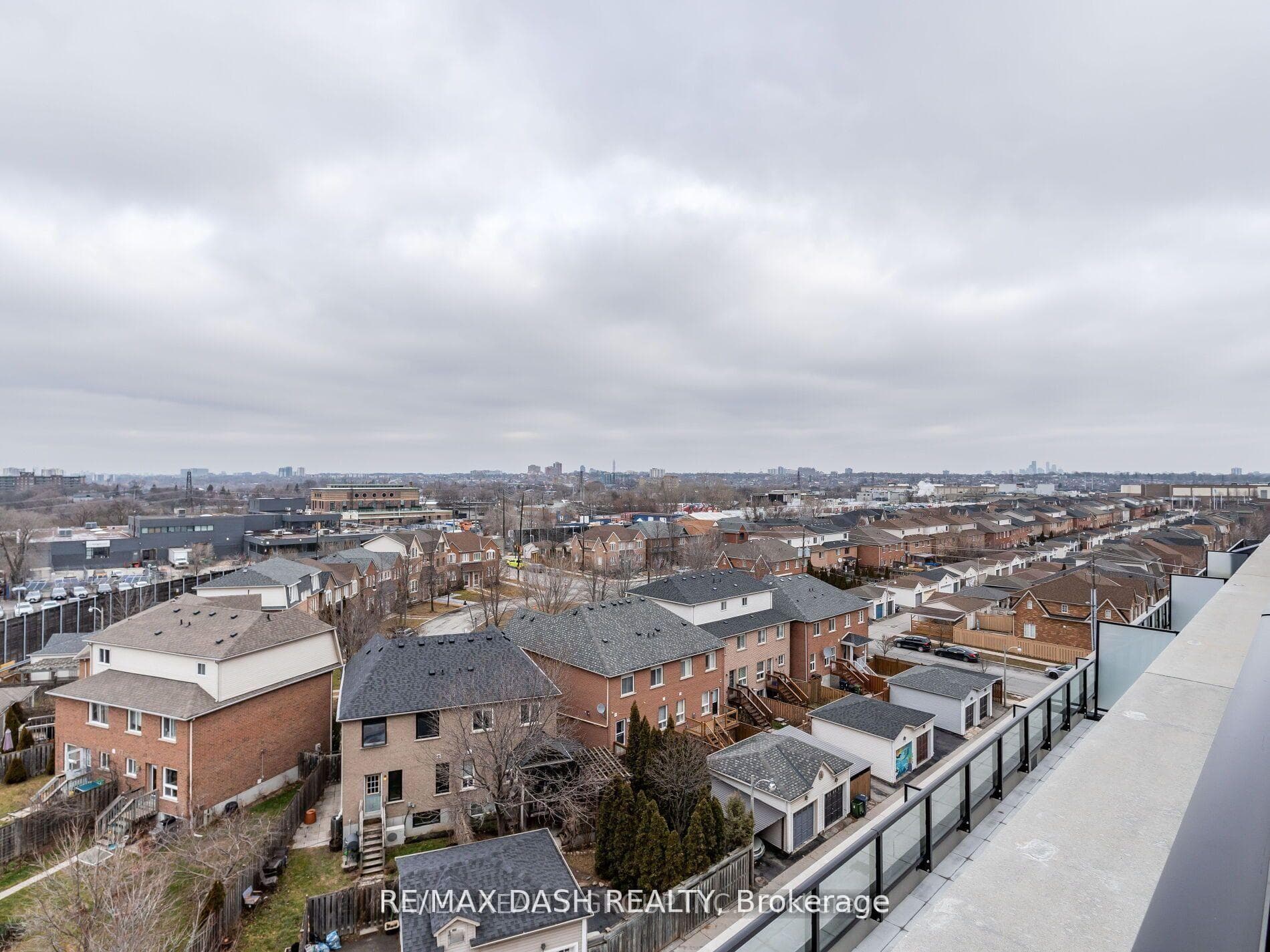 2300 St. Clair Avenue Unit 723 photo 27