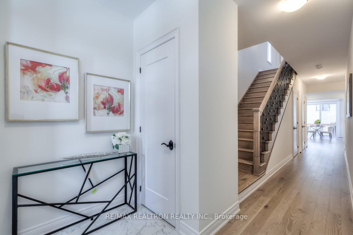 103 Tempel Street photo 6