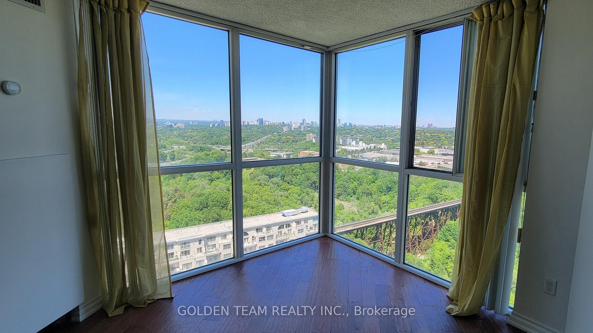 7 Concorde Place Unit 2512 photo 4