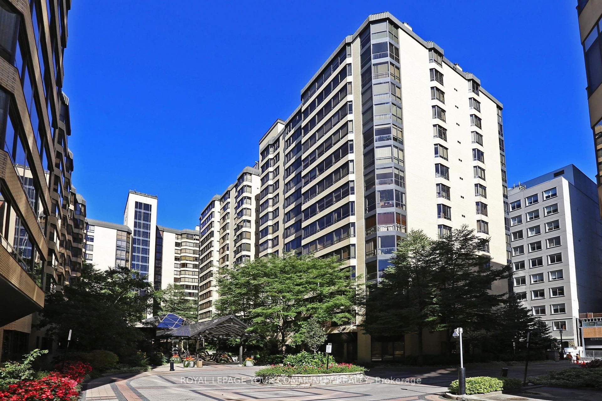 280 Simcoe Street Unit 205 photo 1