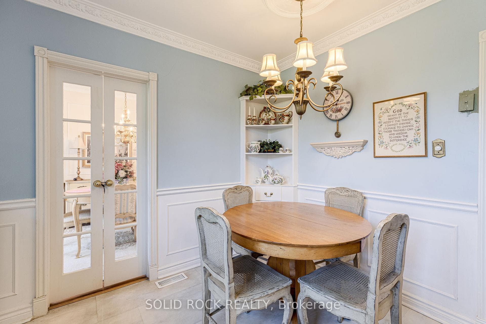 Eat-in Kitchen
