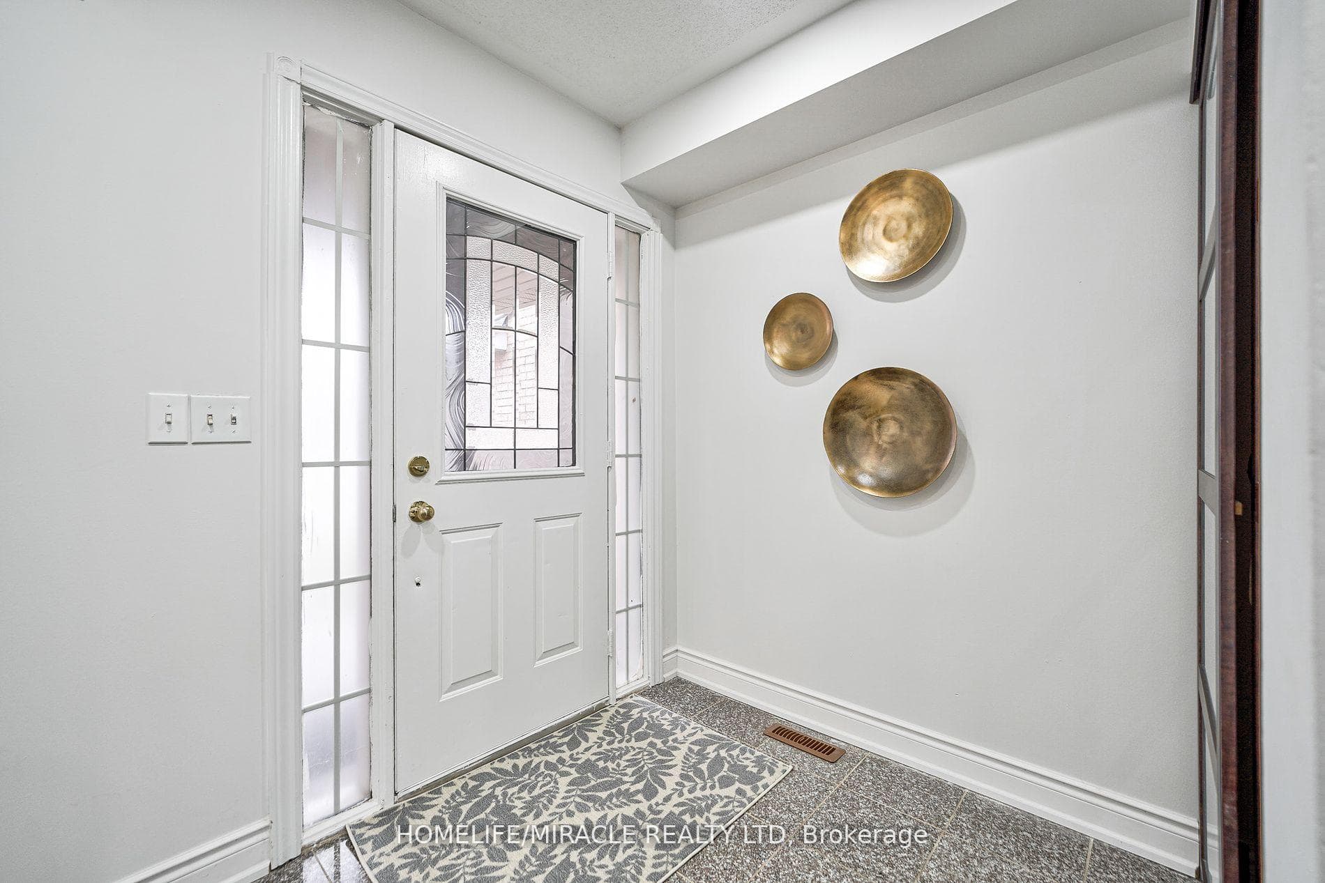 5893 Sidmouth Street photo 9