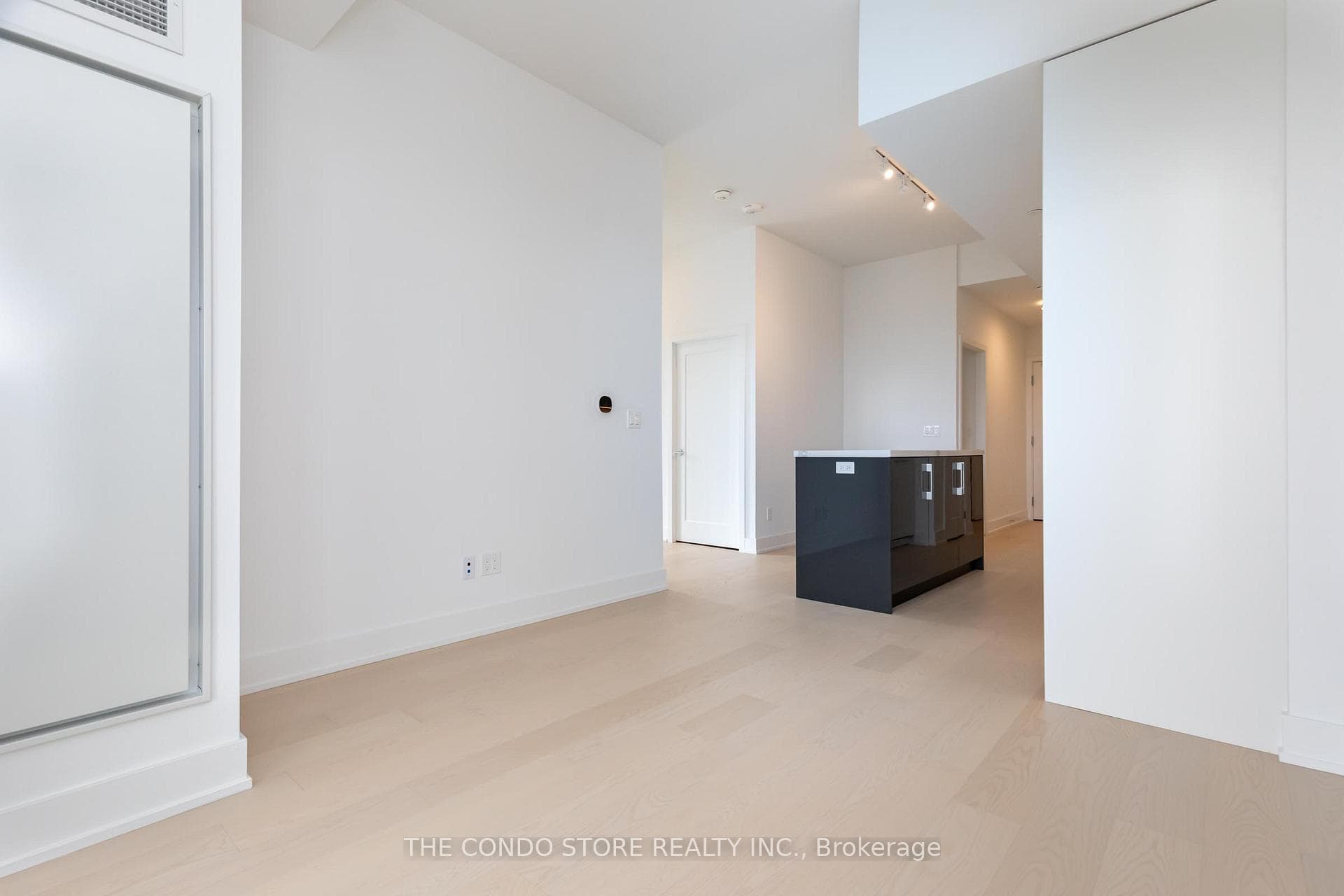 8 Manor Road Unit 707 photo 4
