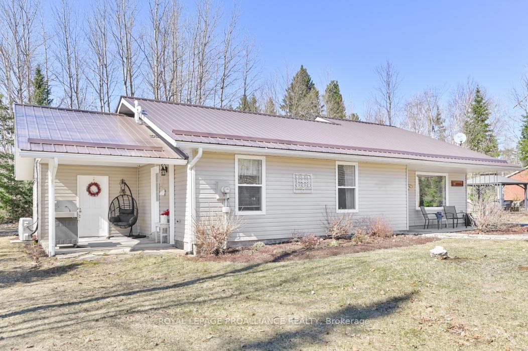 35 Denison Drive photo 4