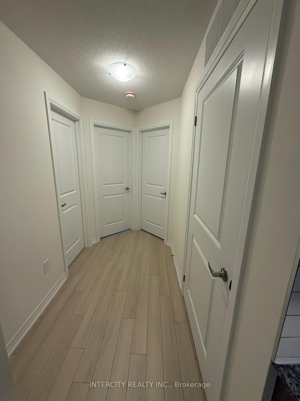 235 McLevin Avenue Unit 4 photo 12