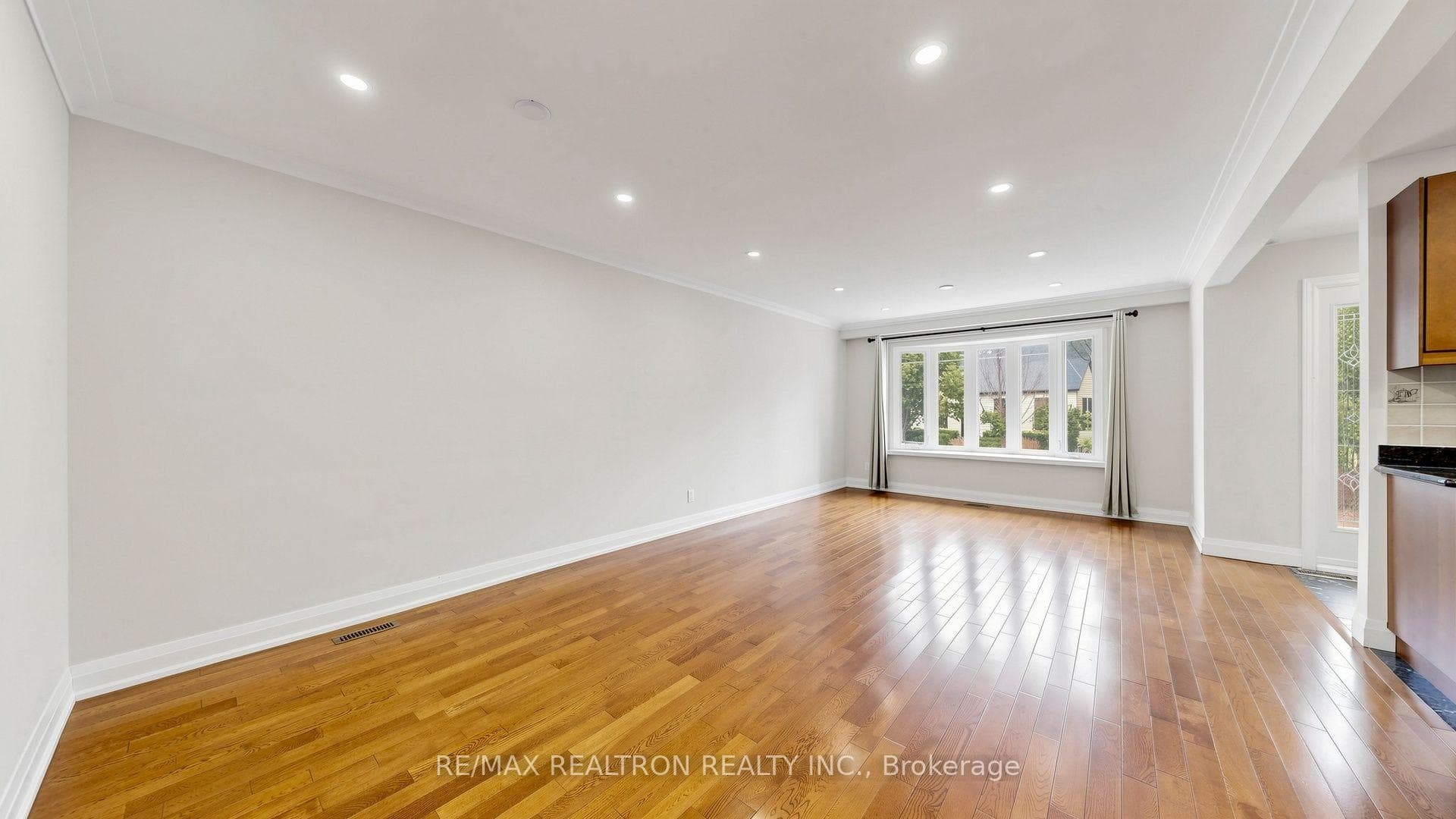6 Albert Street photo 10